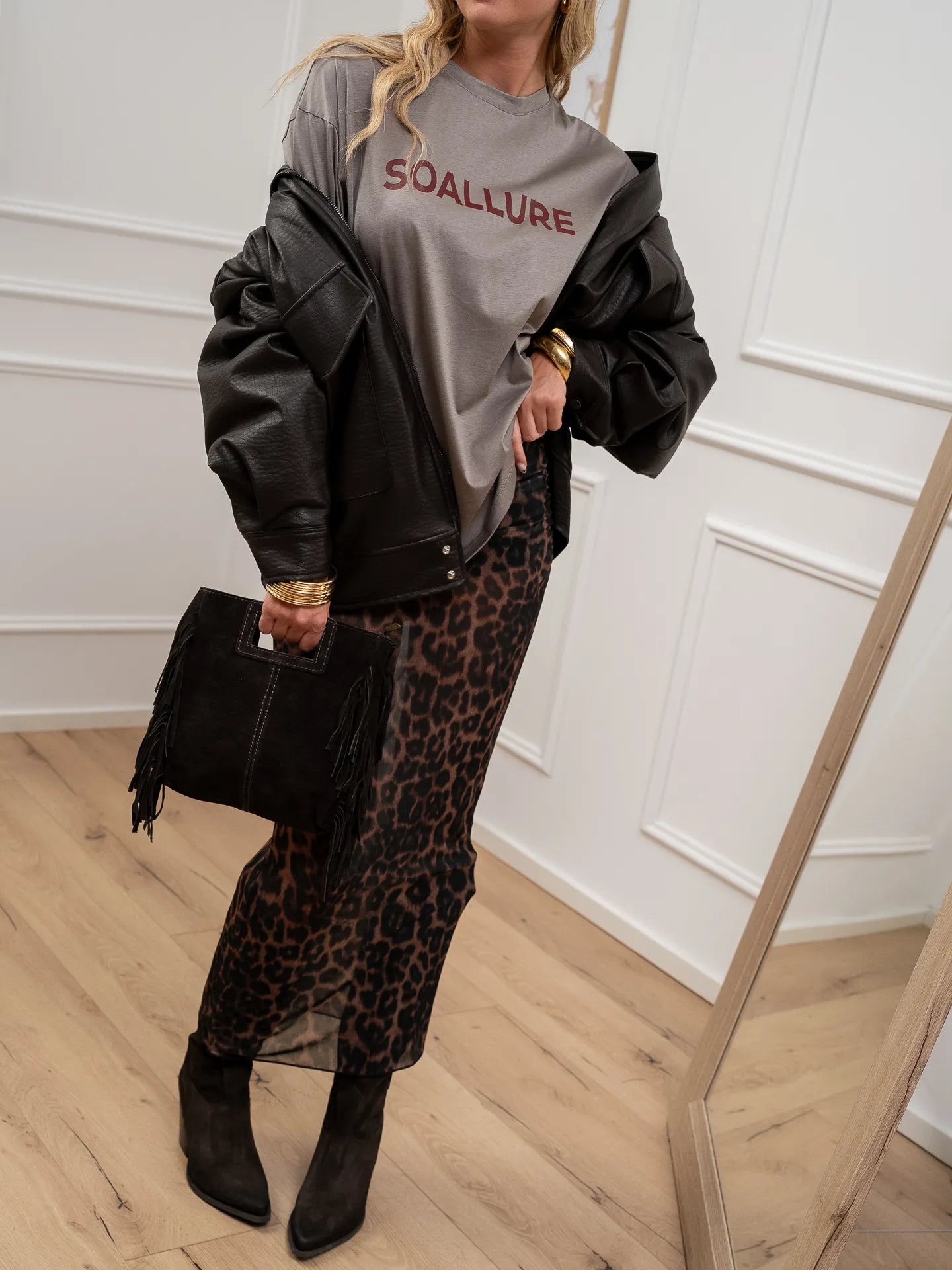 T shirt over taupe logo vino - SoAllure