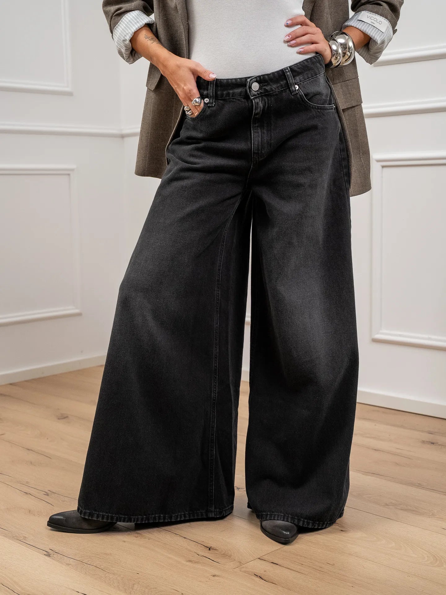 Jeans Lucy scampanato nero - Vicolo