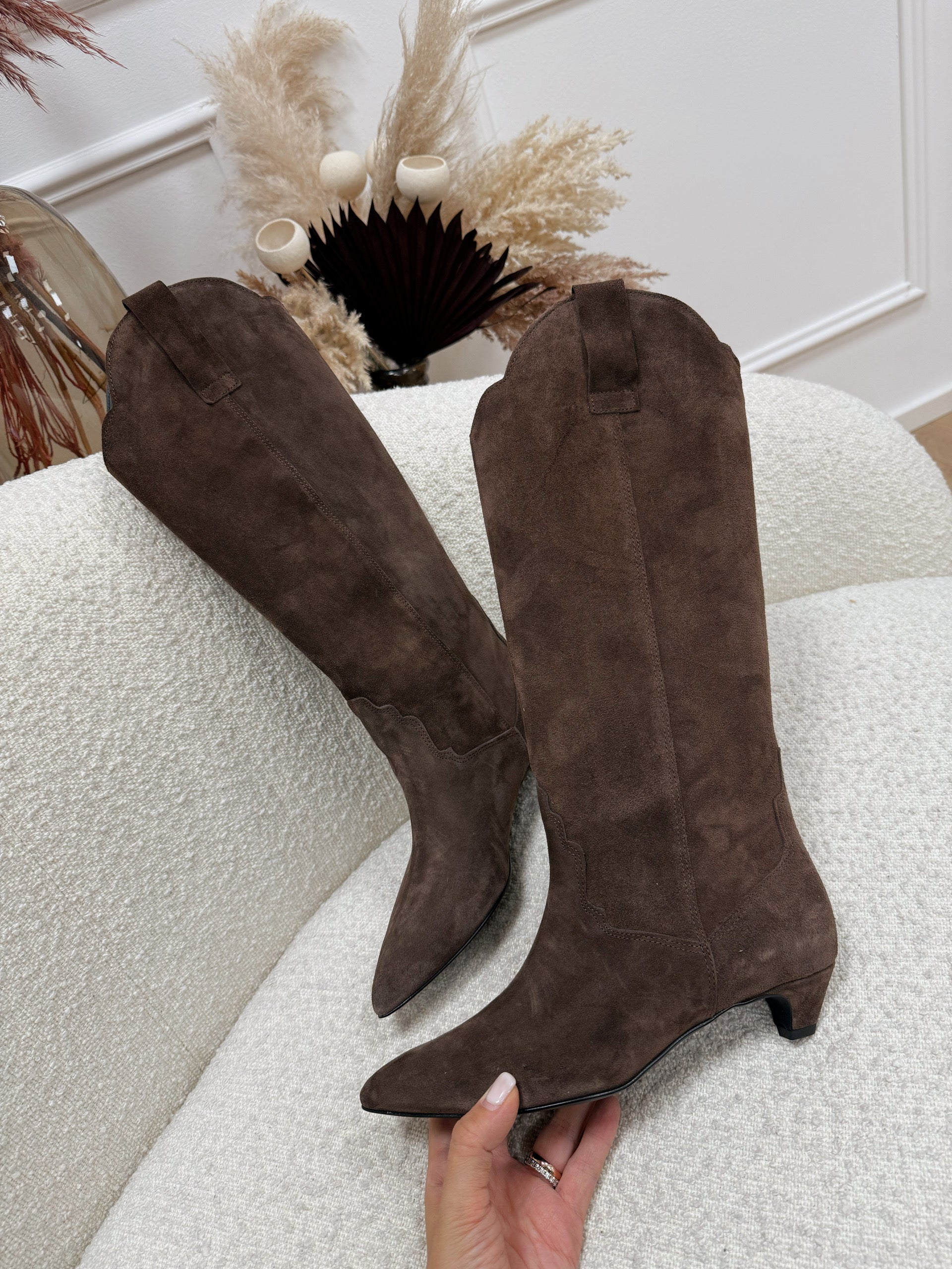 Stivale scamosciato moro tacco basso - Ovyè