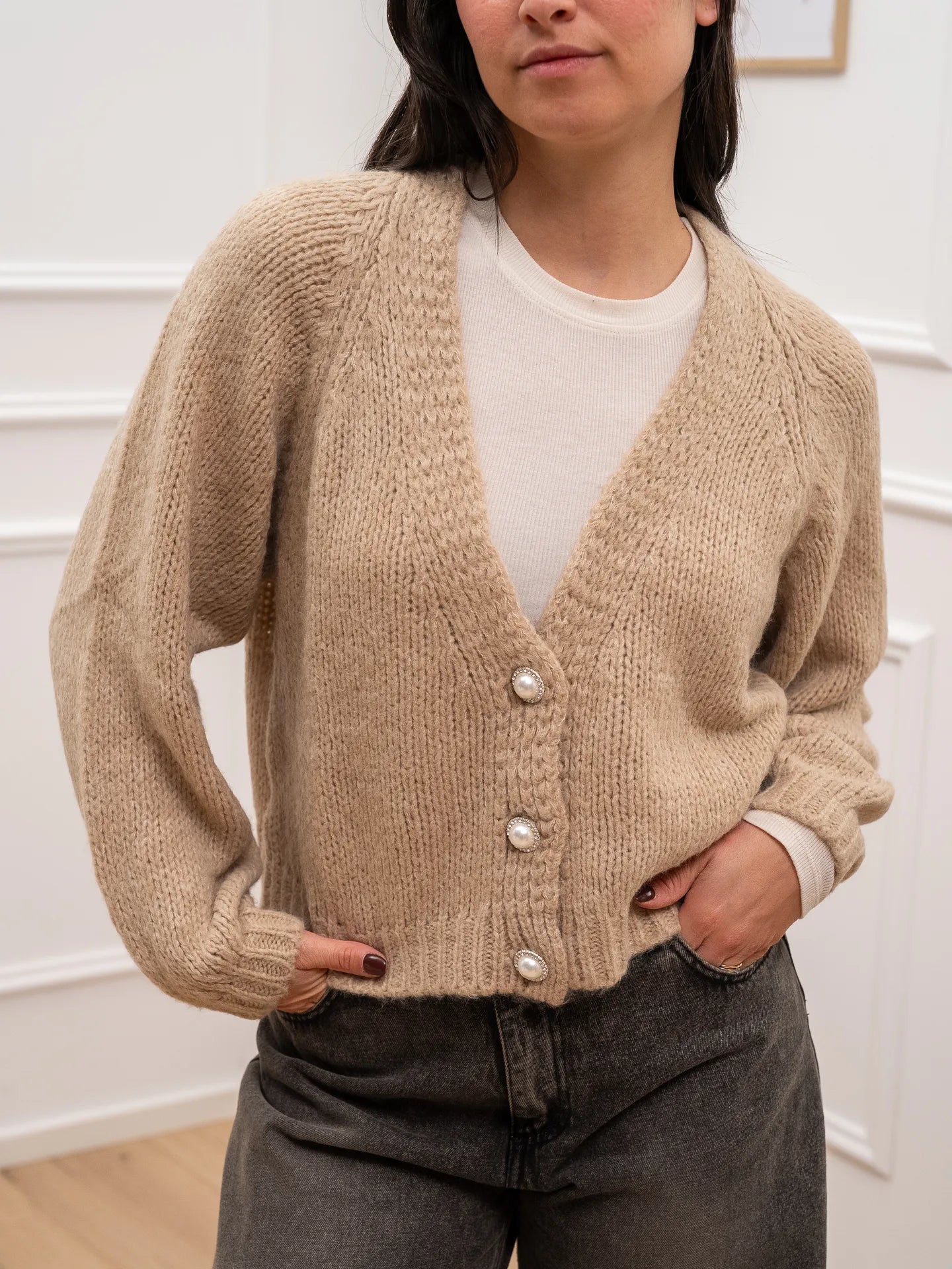 Cardigan tortora tre bottoni gioiello - HaveOne
