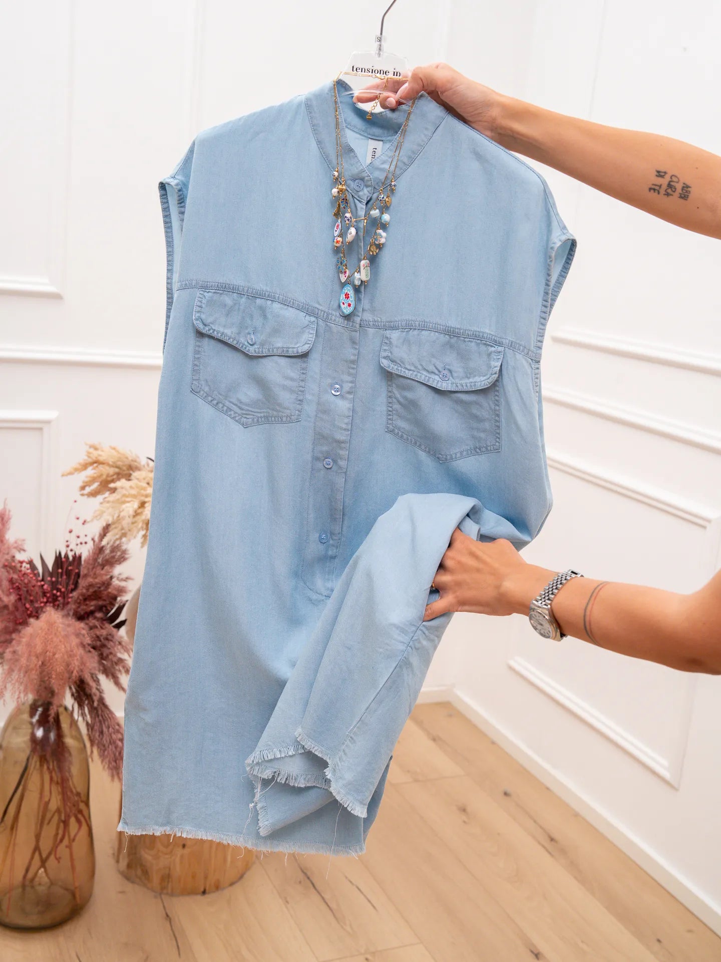 Tuta corta chambray in denim chiaro - Tensione In