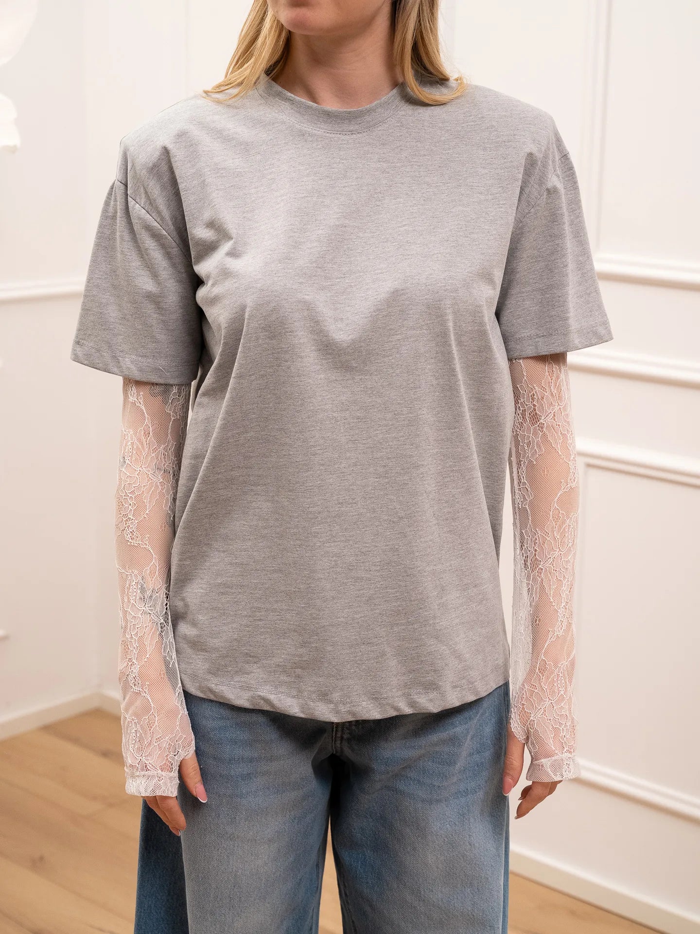 T shirt spallina imbottita grigia con manicotto in pizzo - Dixie
