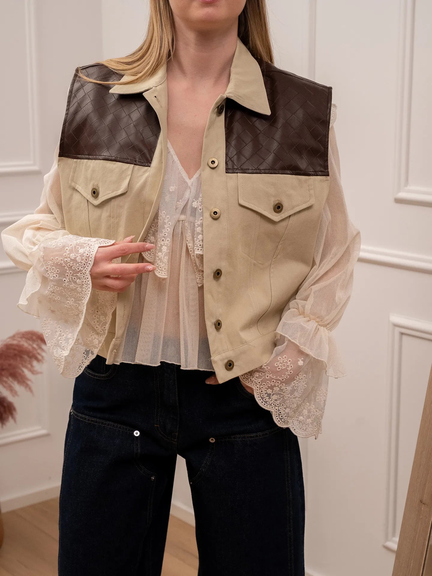 Gilet beige dettagli in ecopelle intrecciata moro - Tensione In