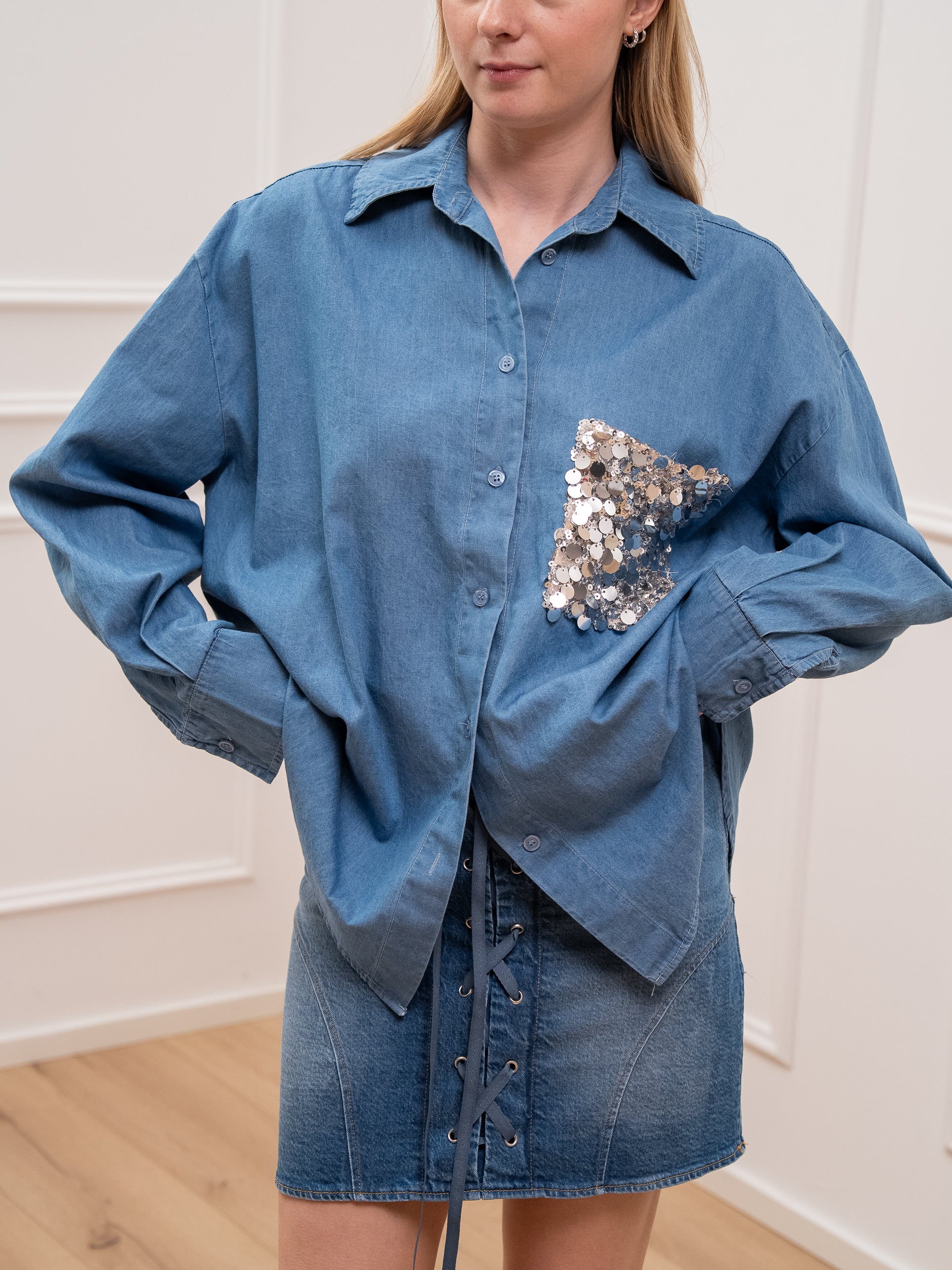 Camicia in denim tasca paillettes - Tensione In
