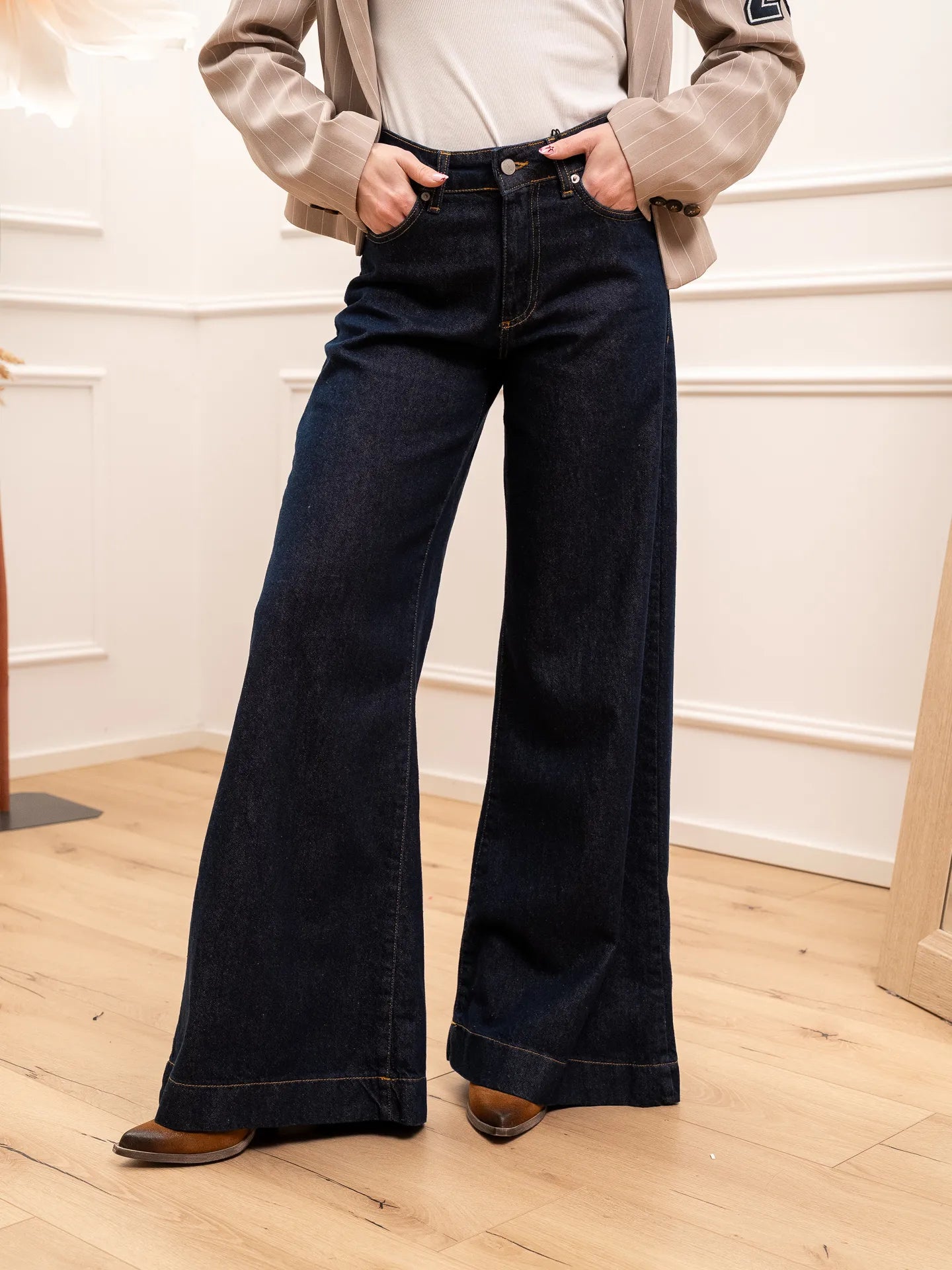 Jeans blu scuro gamba ampia cuciture camel - Philia Loft