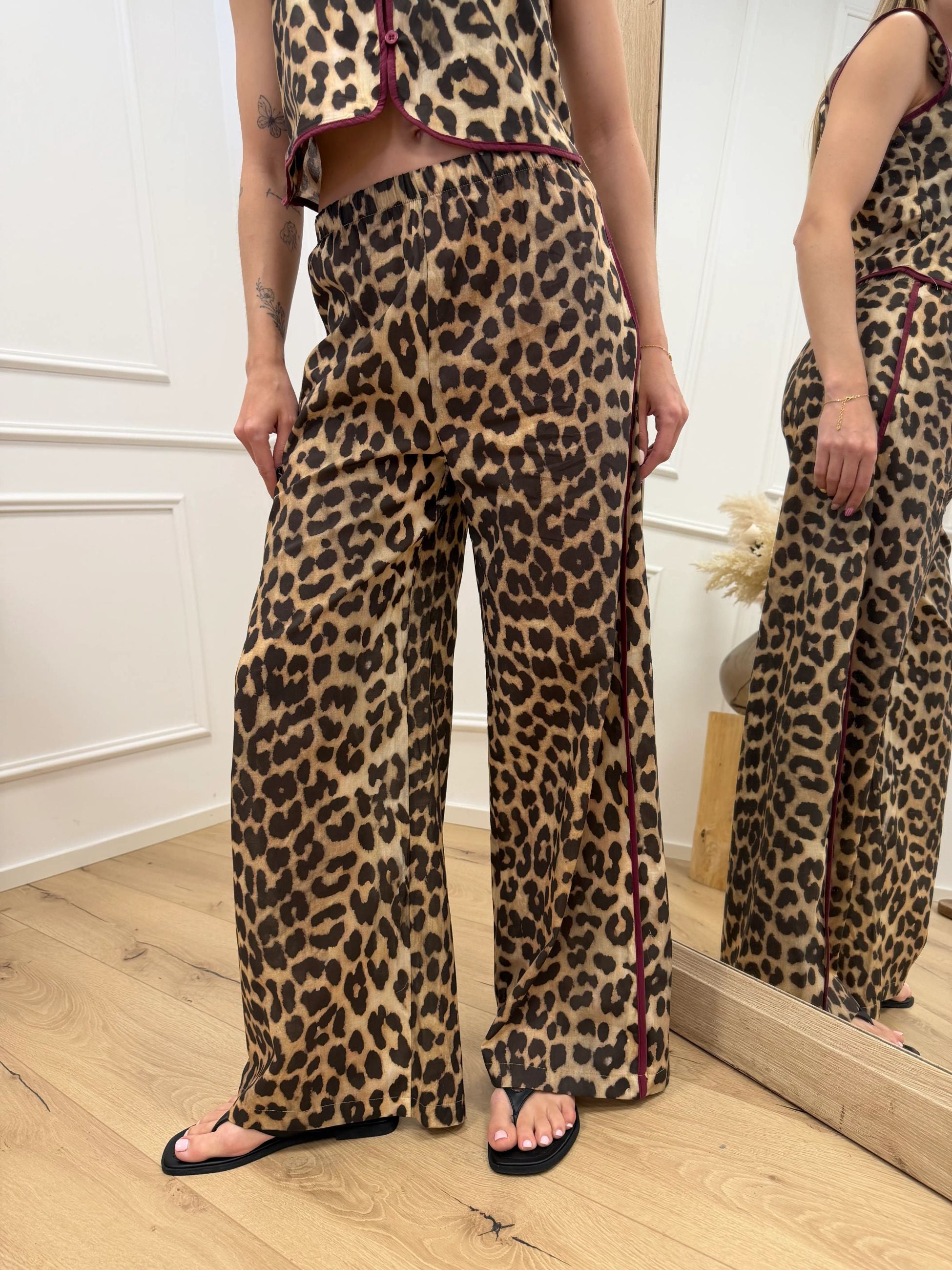 Pantaloni maku con piping bordeaux - HaveOne