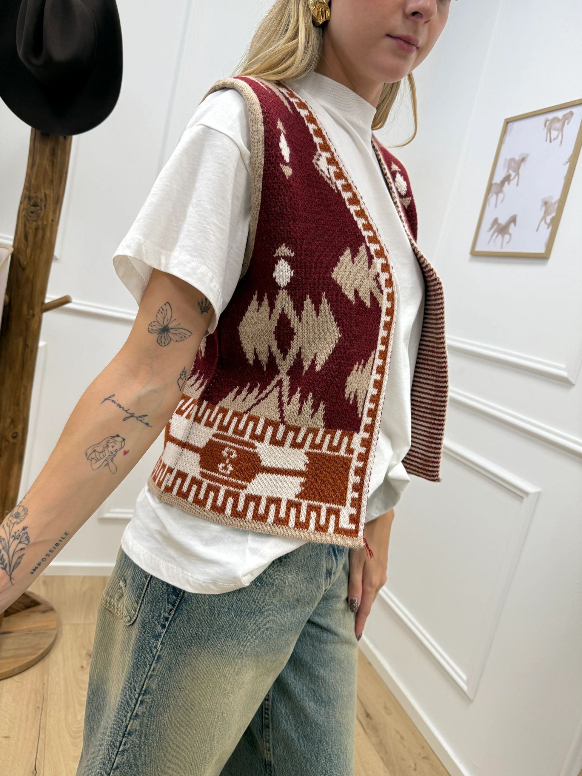 Gilet etnico in filo bordeaux, sabbia, ruggine - Vicolo