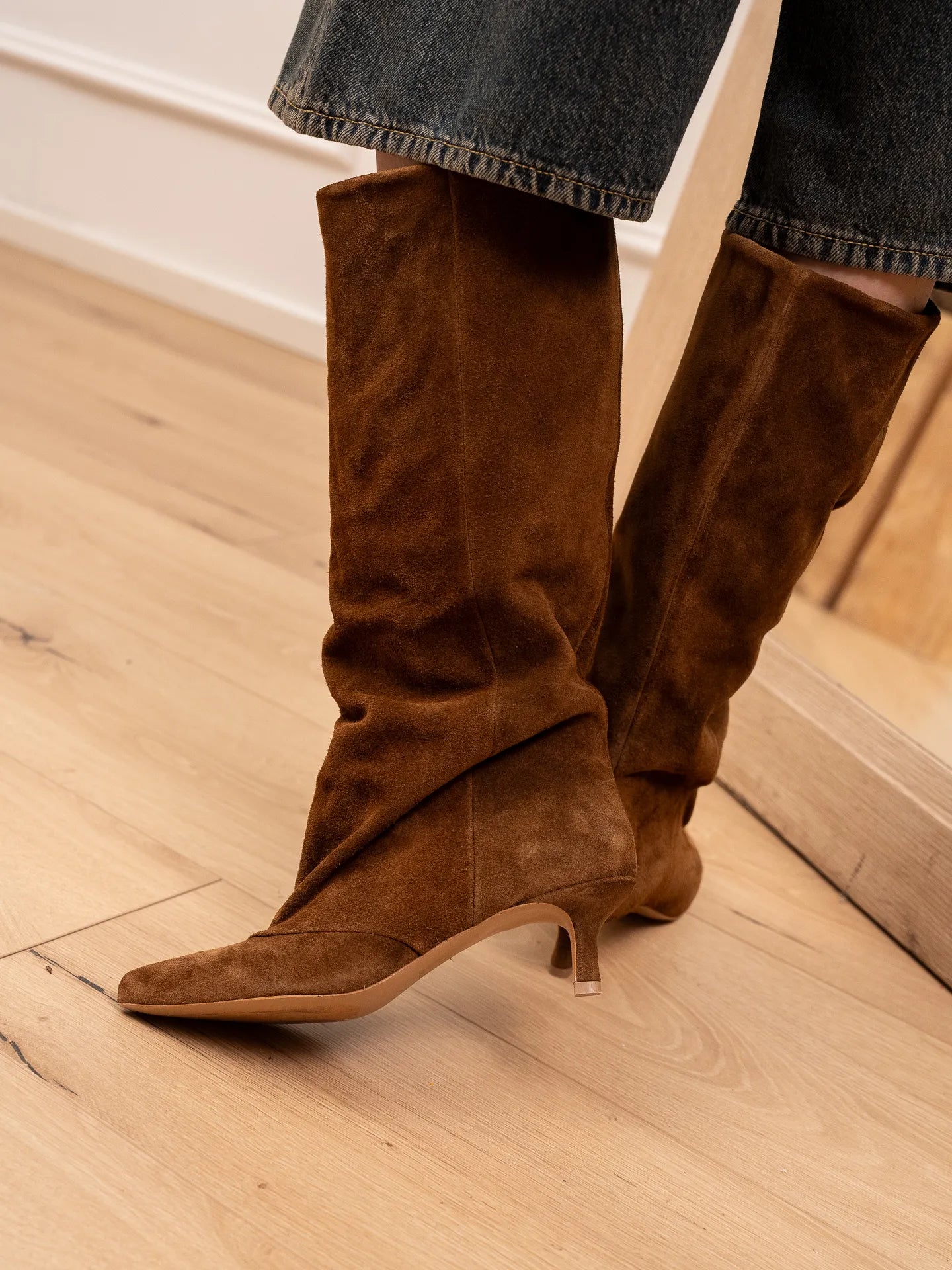 Stivale scamosciato tabacco gambale arricciato - Ovyè