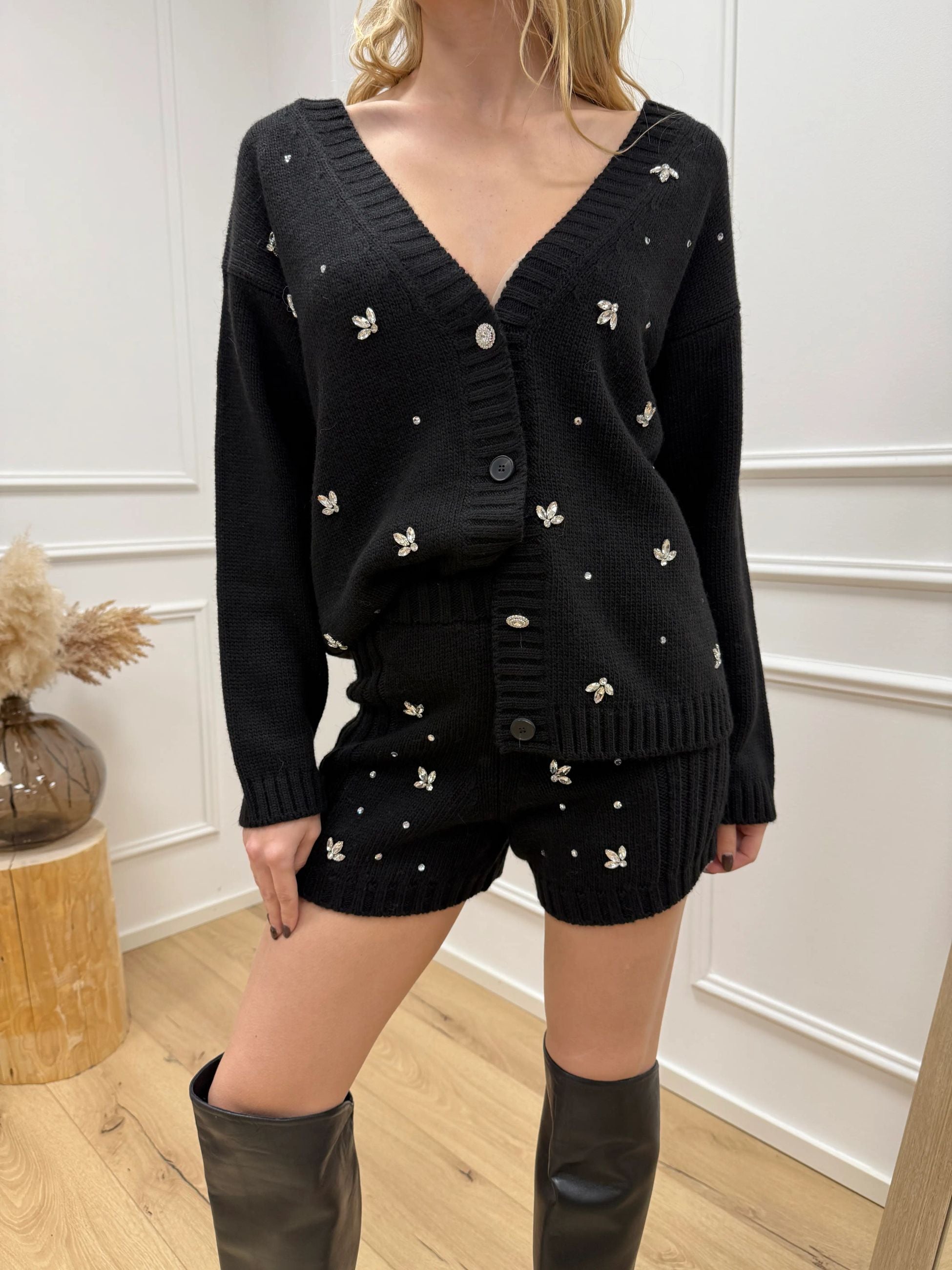 Cardigan nero con cabochon e bottoni - Vicolo