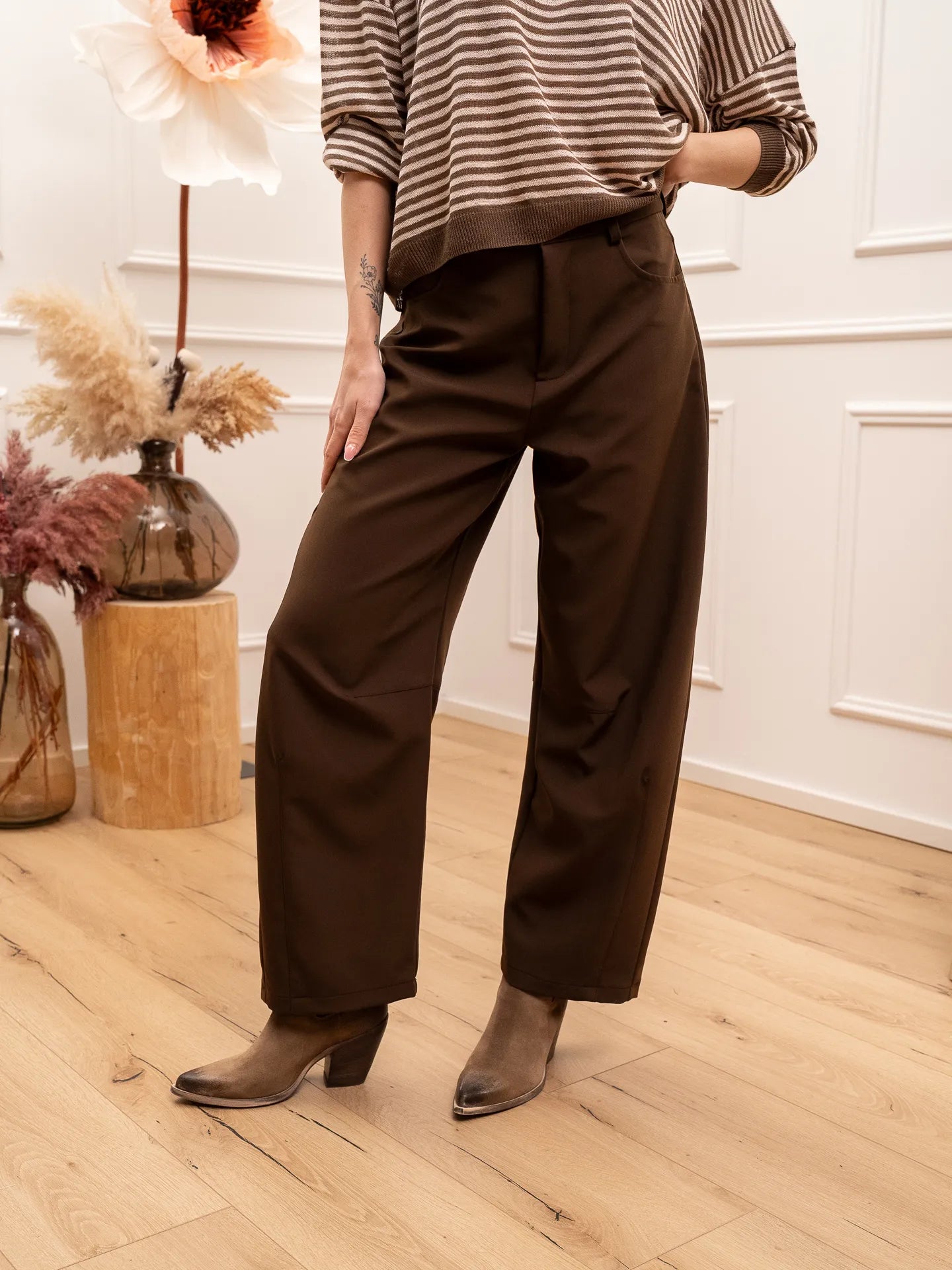 Pantaloni barrel fit tabacco con impunture - Vicolo