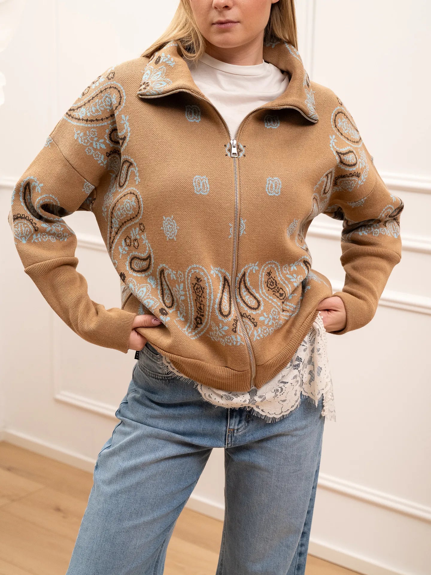 Maglia camel stampa bandana celeste, moro con zip - HaveOne