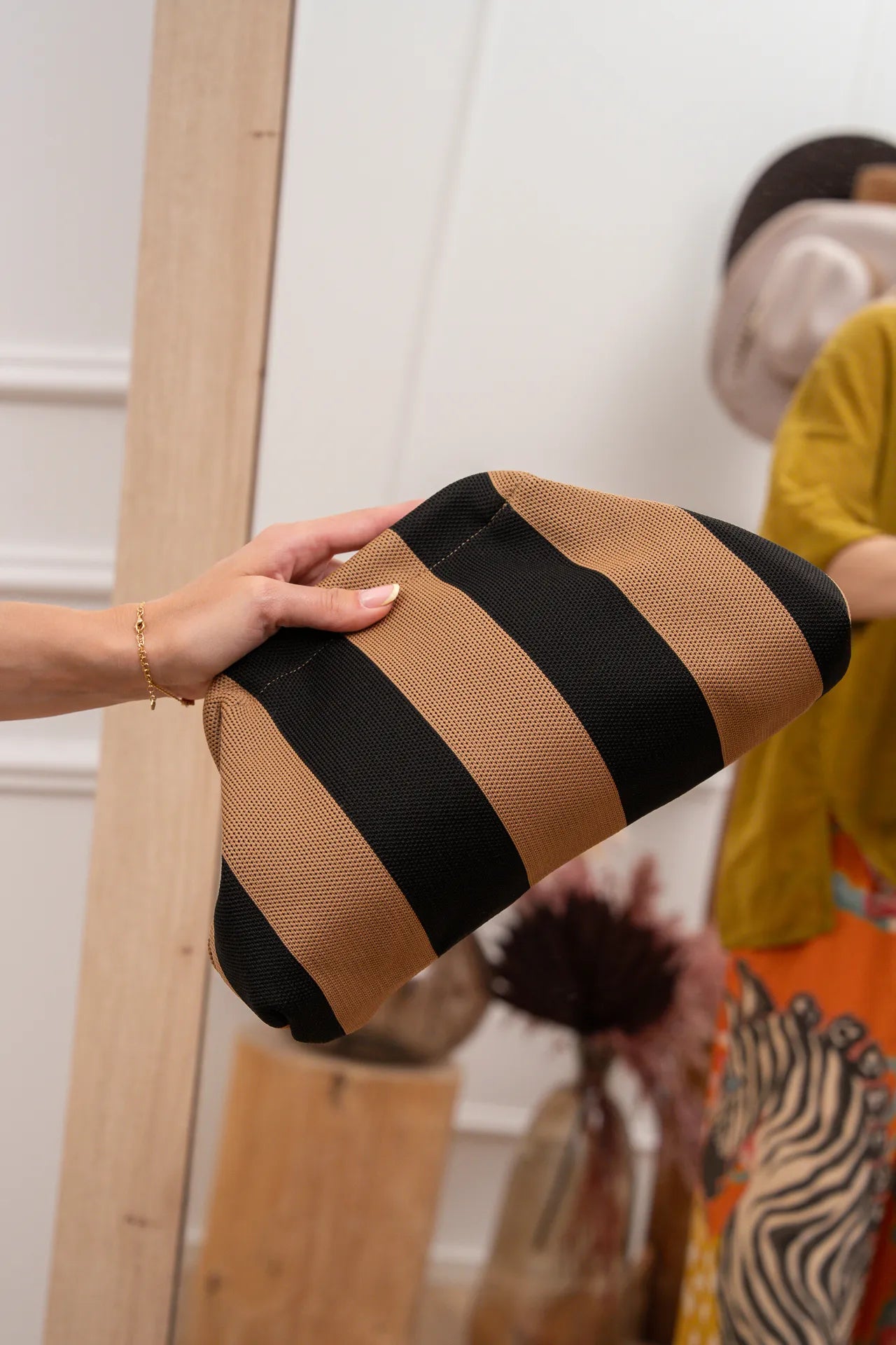 Borsa pouch New Stripe nero e nocciola - Calibro Shop