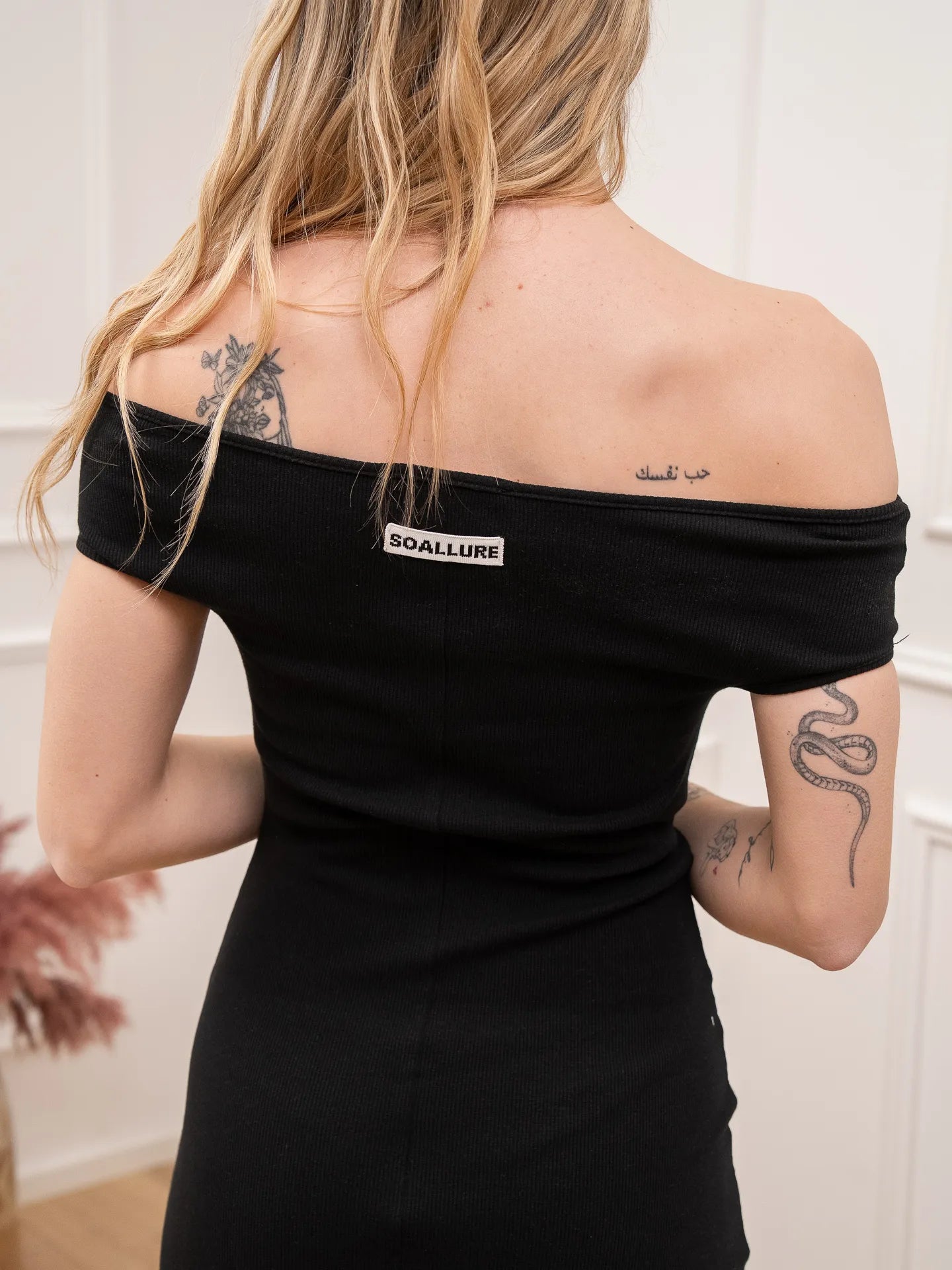 Vestito a costine nero scollo shiffer - SoAllure