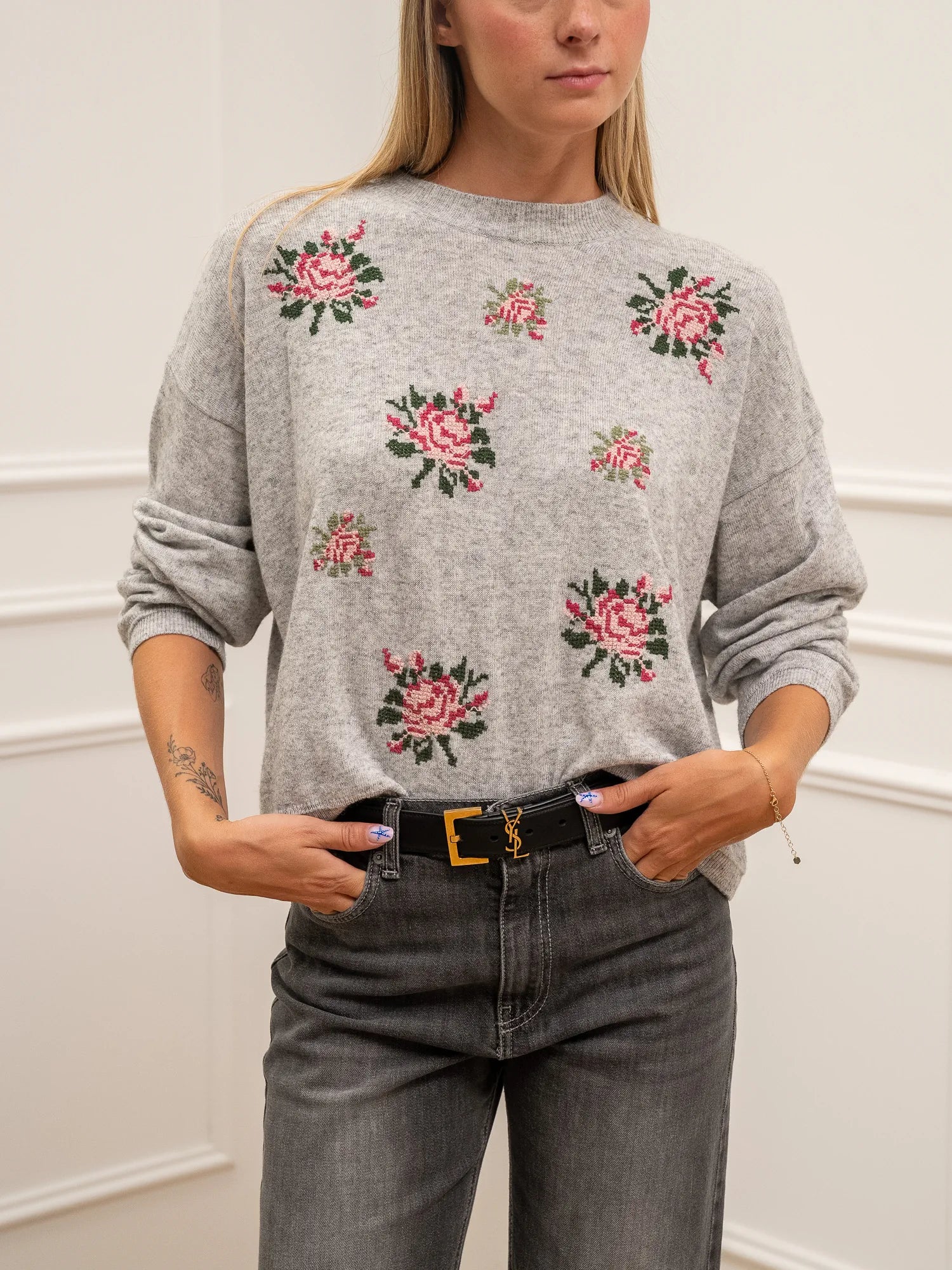 Maglia Rose perla con ricami rosa - Vicolo
