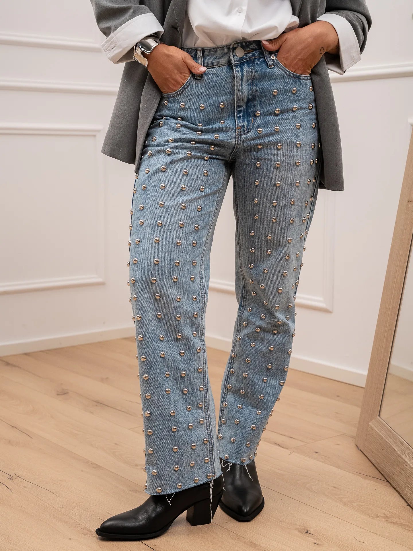Jeans denim chiaro con borchie argento - Glamorous
