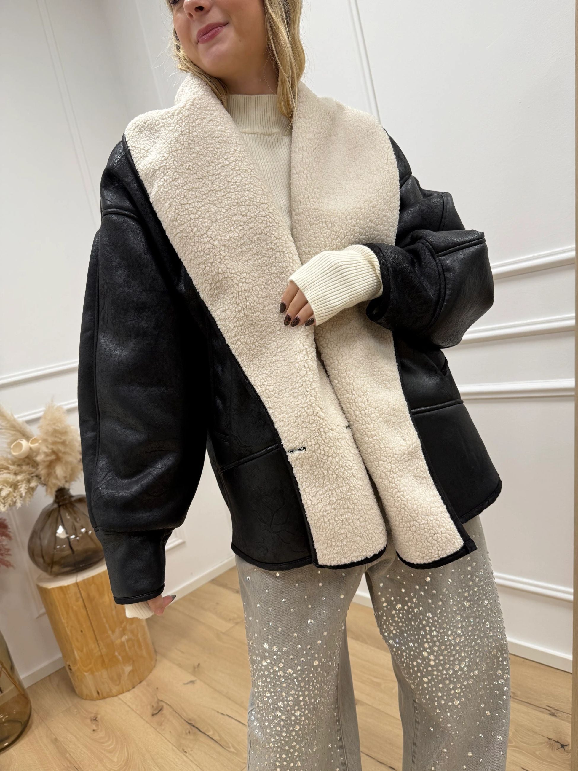 Montone oversize nero - HaveOne