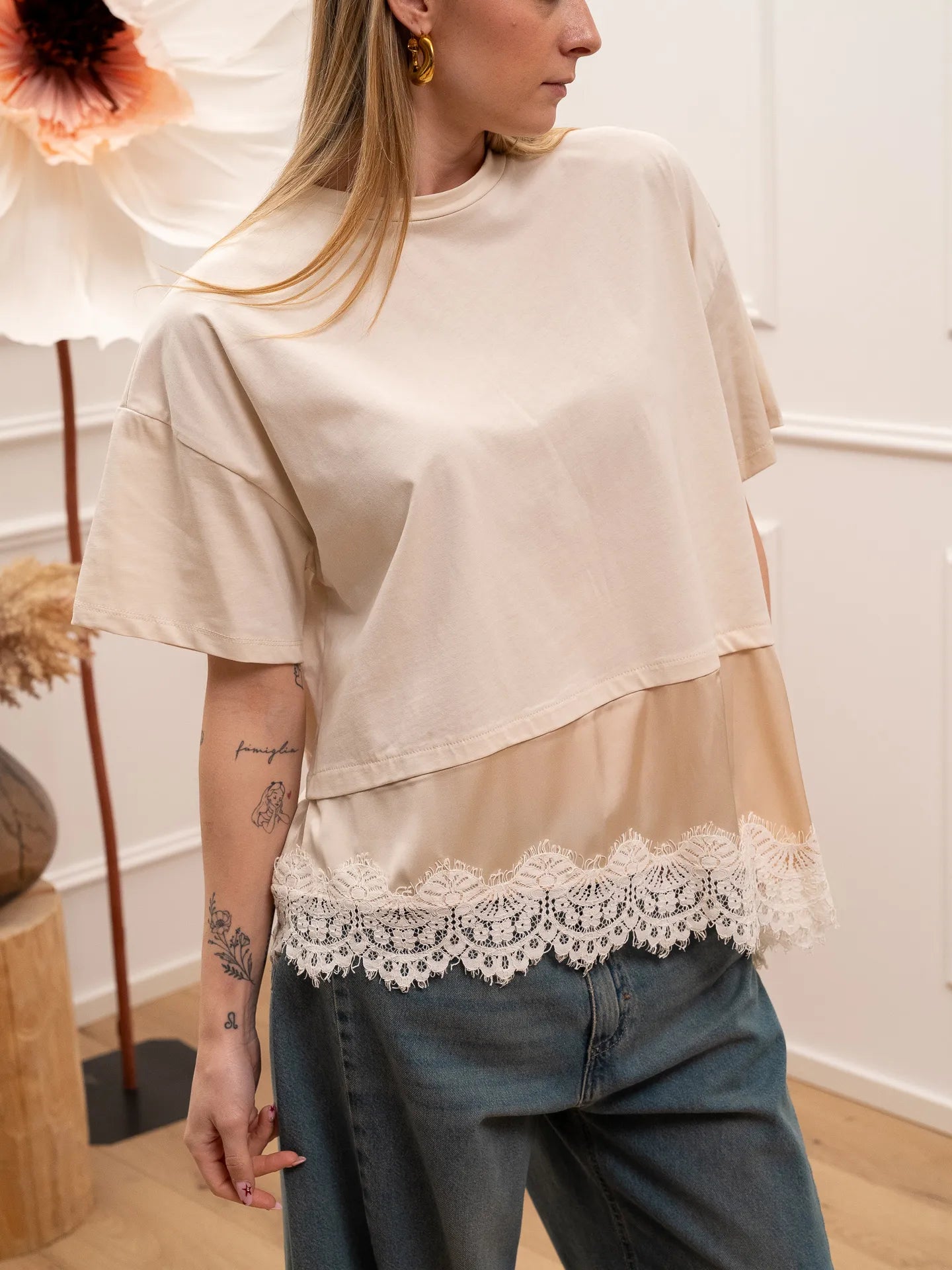 T shirt burro con satin e pizzo sul fondo - Dixie