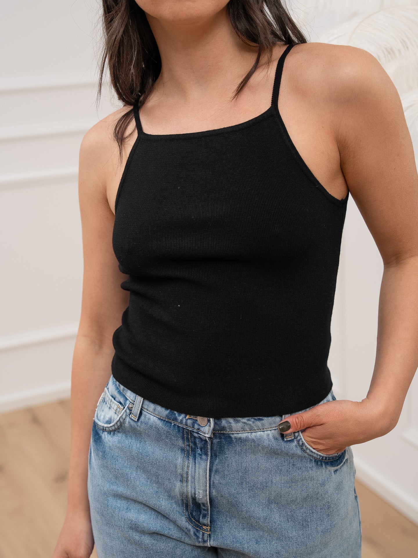 Top nero con fiocchetti sul retro - Vicolo