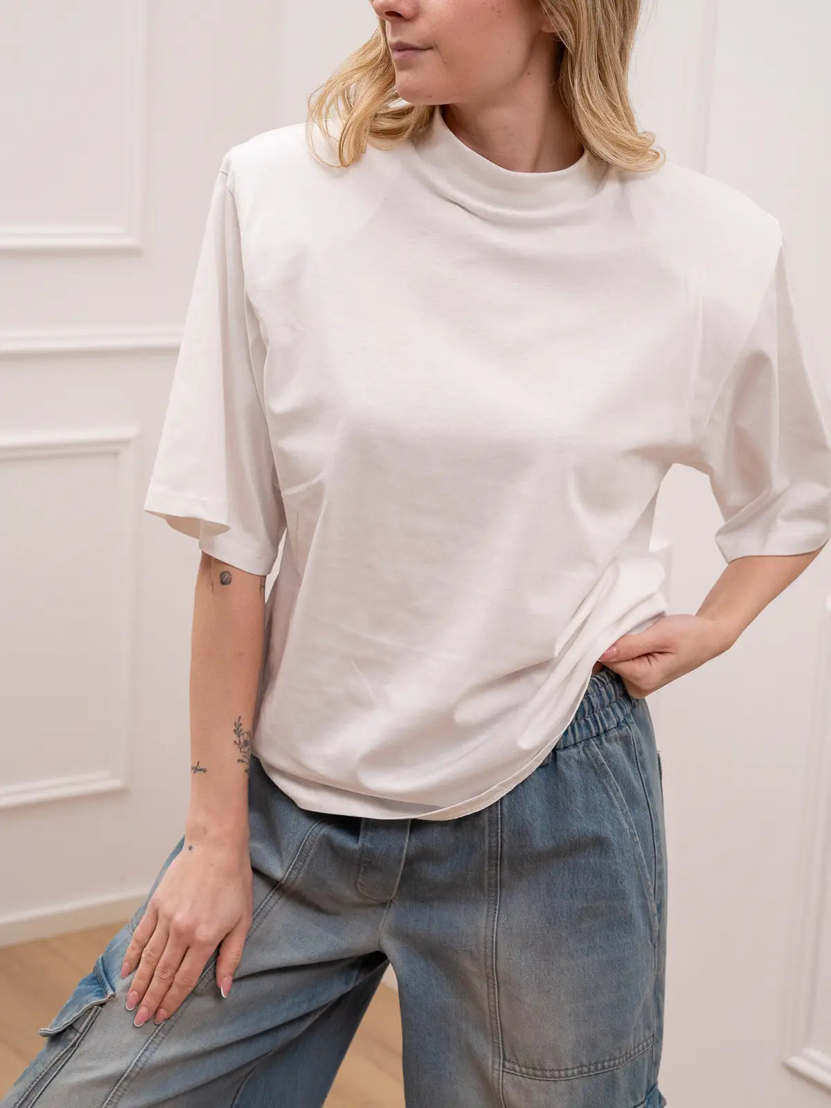 Tshirt bianca maxi spalla imbottita - Vicolo