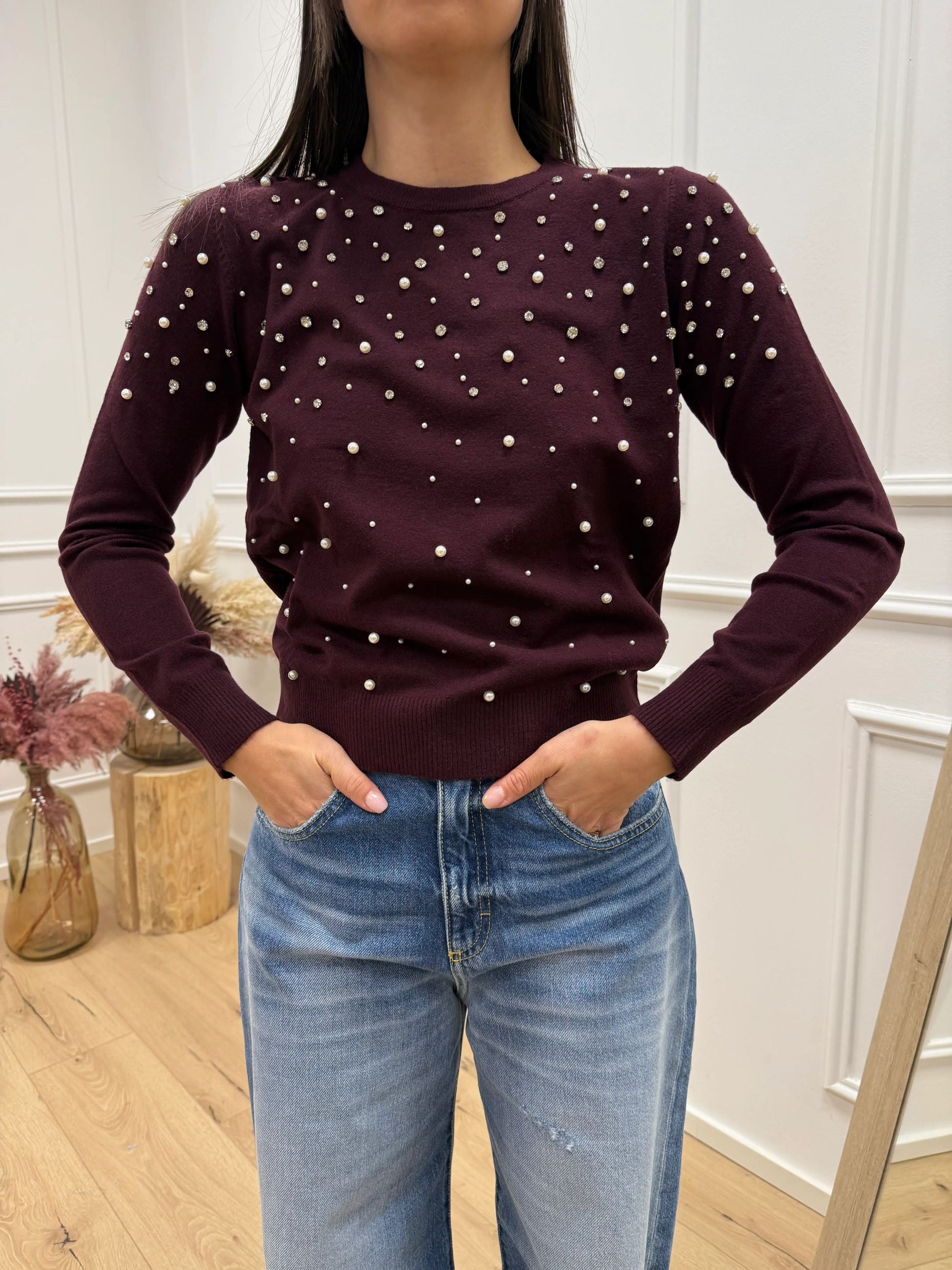 Maglia girocollo sangria con perle e strass - You Decide