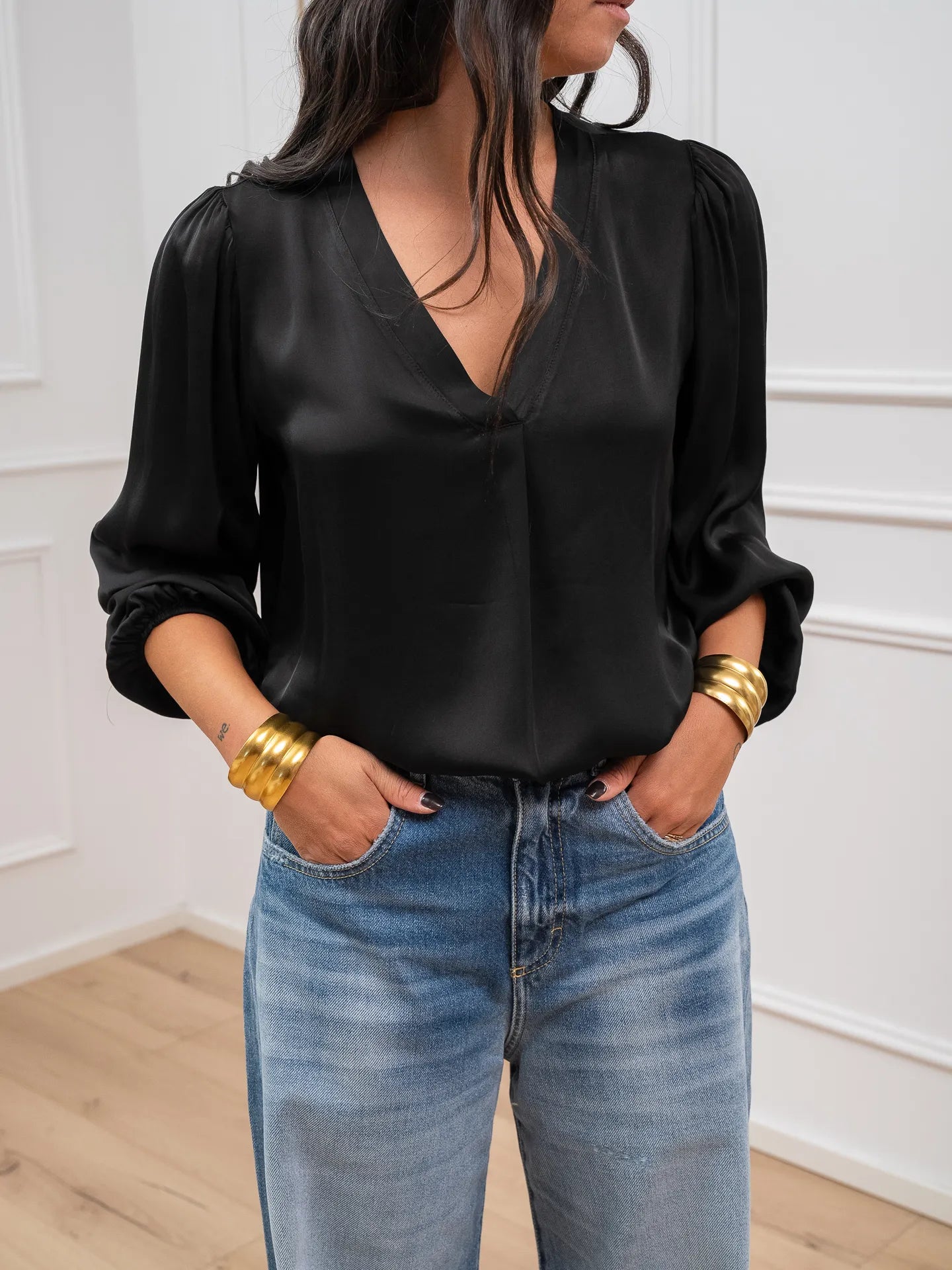 Blusa scollo a v nera manica balloon - HaveOne