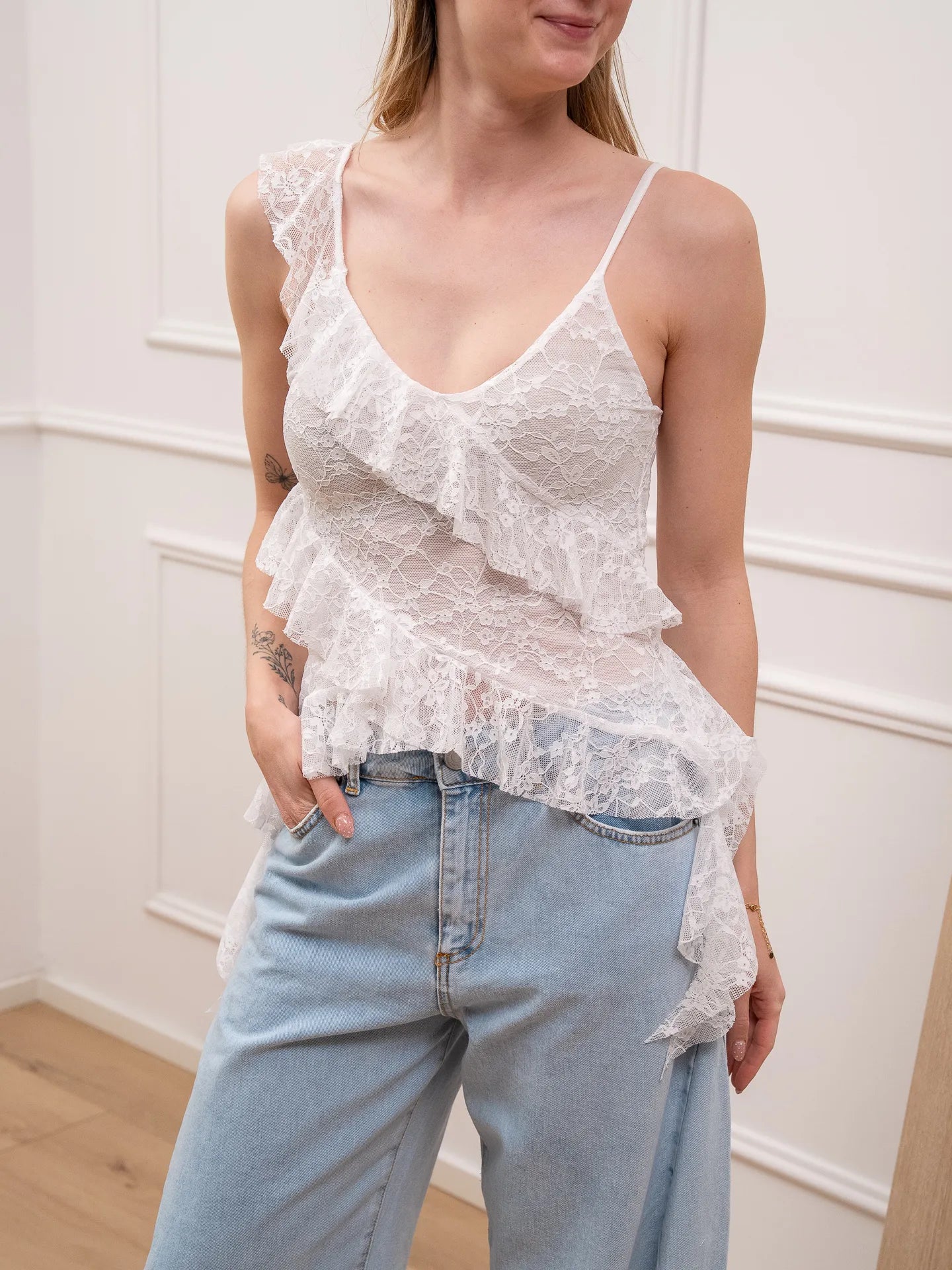 Top in pizzo bianco con rouches - HaveOne