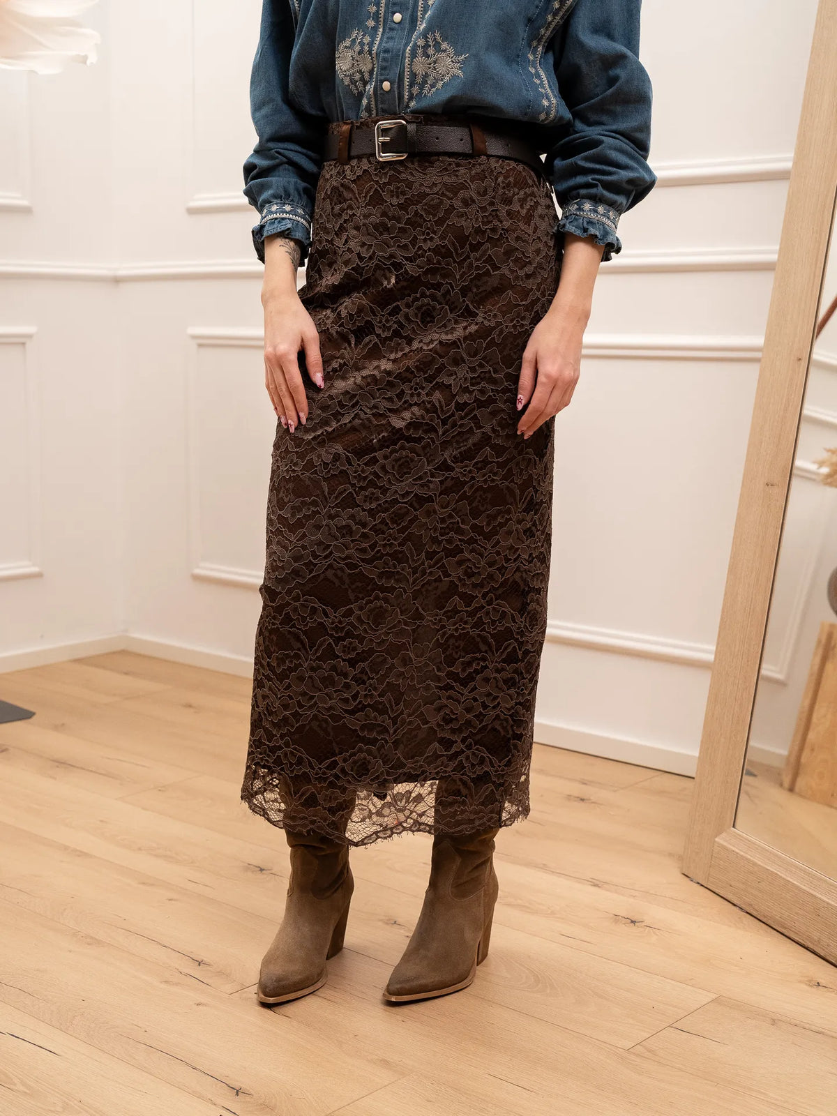 Gonna in pizzo moro con cintura in vita - HaveOne