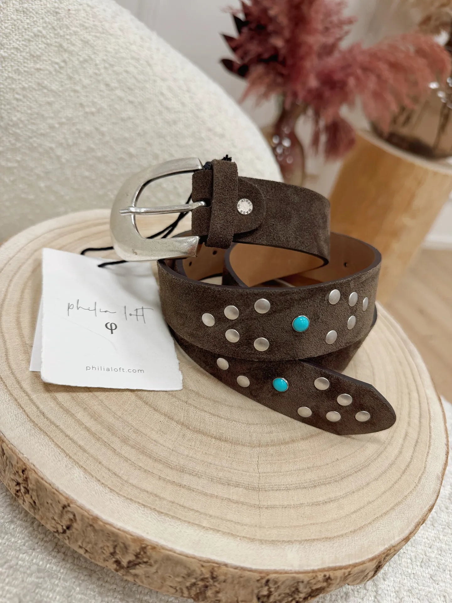 Cintura scamosciata moro con borchie e pietre celesti - Philia Loft