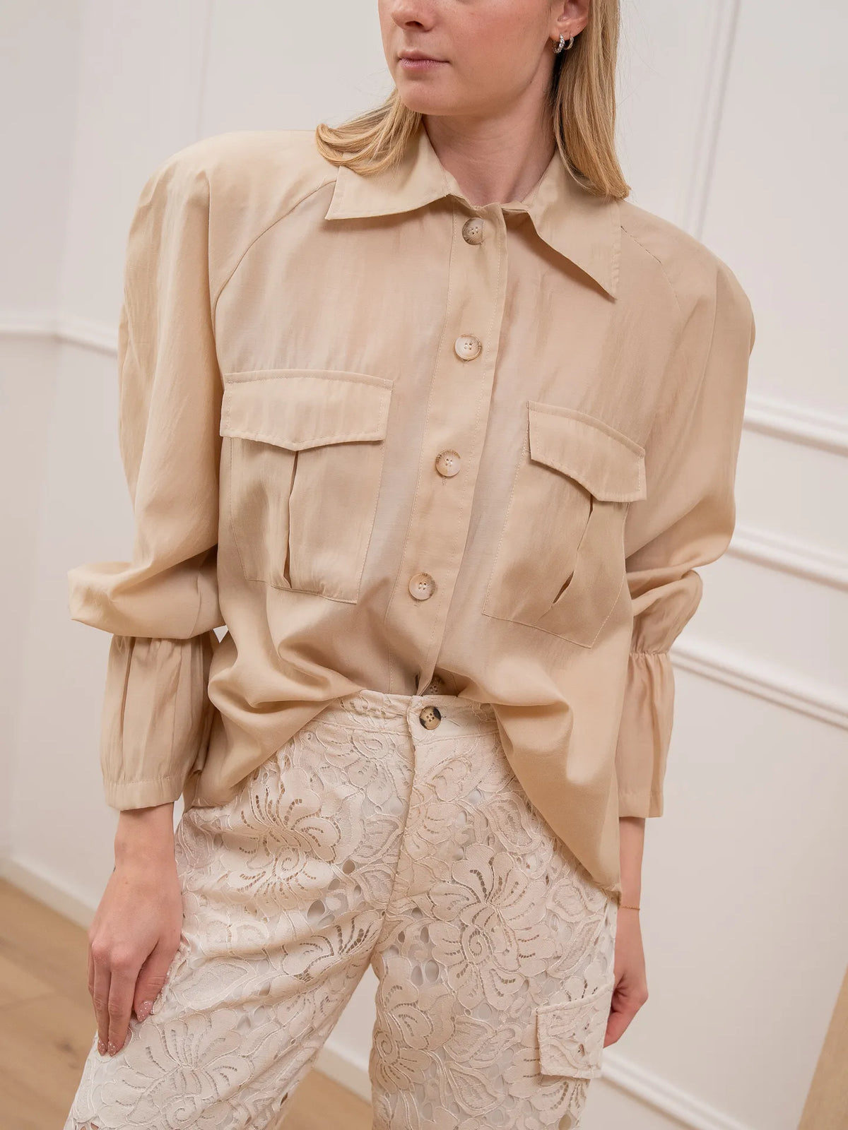 Camicia mastice spalline imbottite e polsino volant - HaveOne