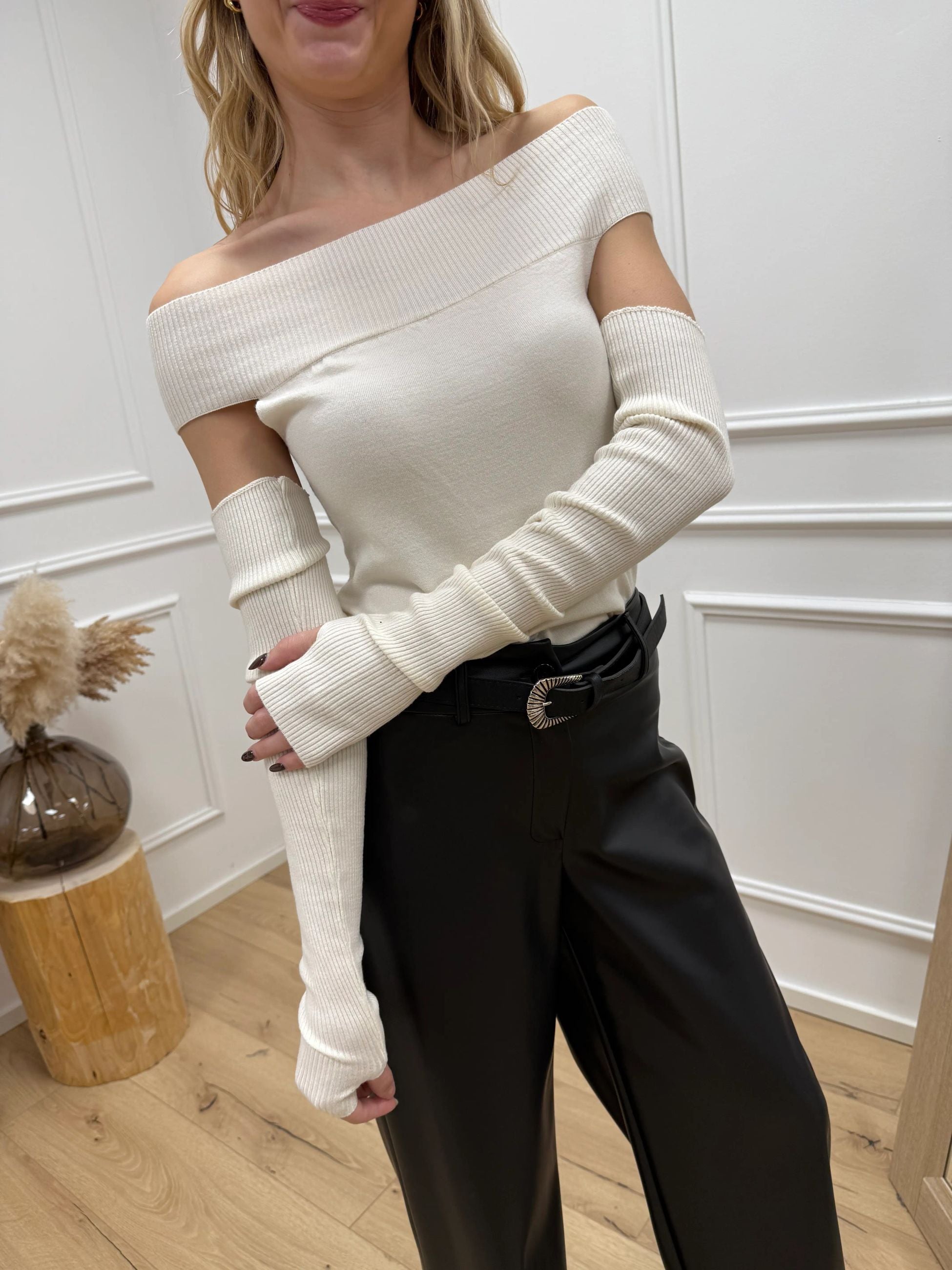 Maglia scollo carmen panna con manicotti - HaveOne