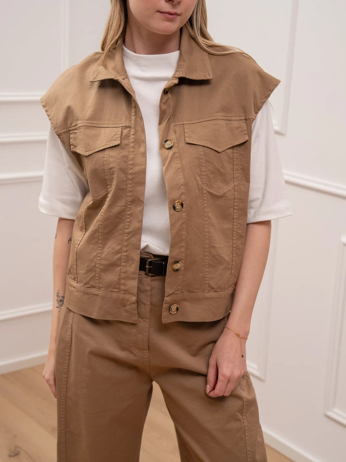 Gilet biscotto in cotone con bottoni - Vicolo