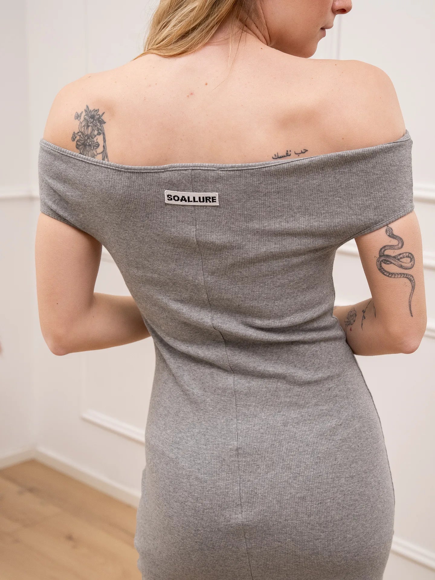 Vestito a costine grigio scollo shiffer - SoAllure