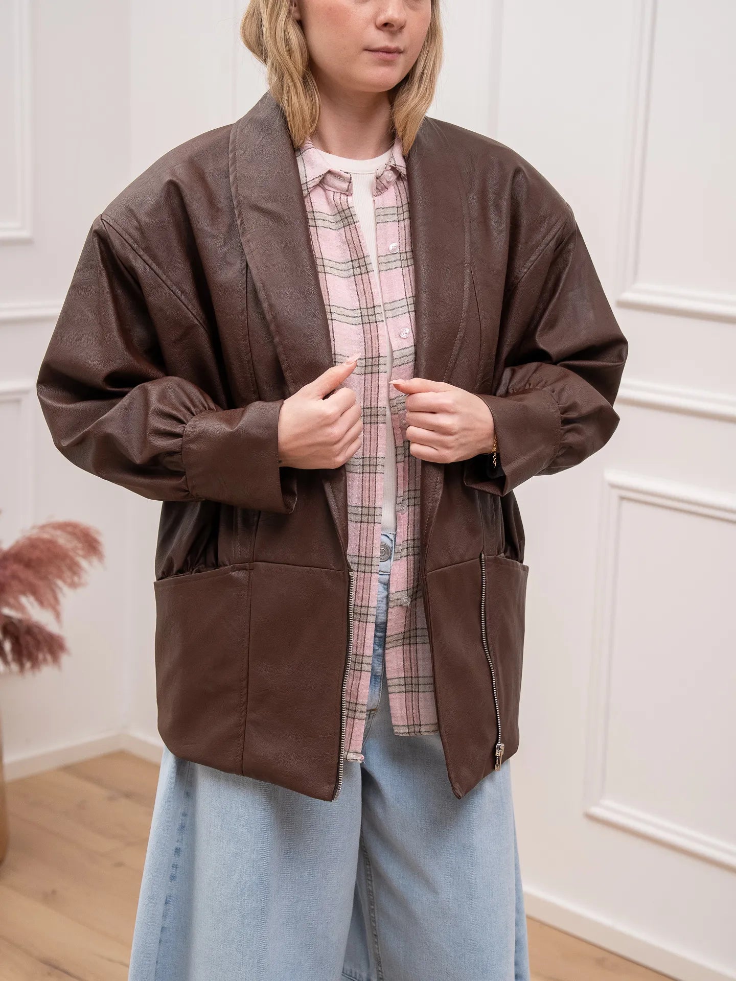Giacchetto cioccolato maxi spalline e mezza zip in ecopelle - Dixie