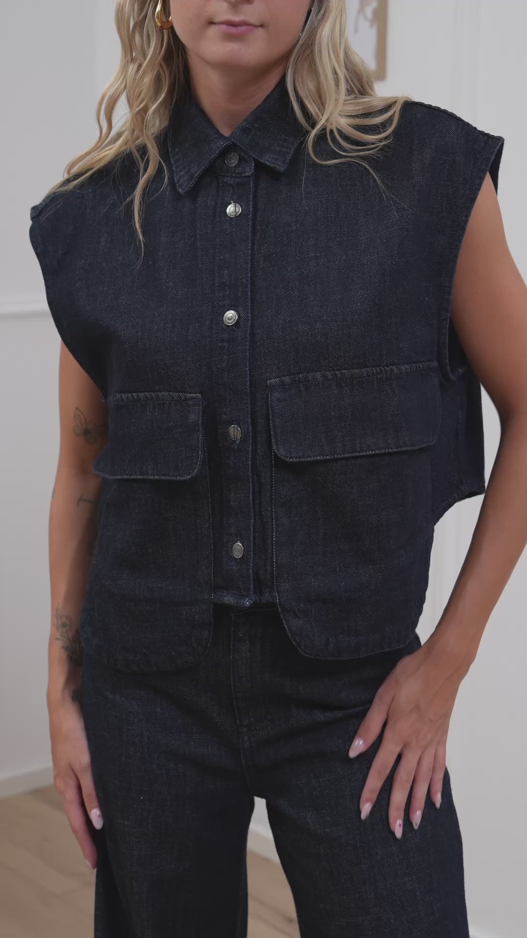 Carica video: Gilet Nour dark denim - Vicolo