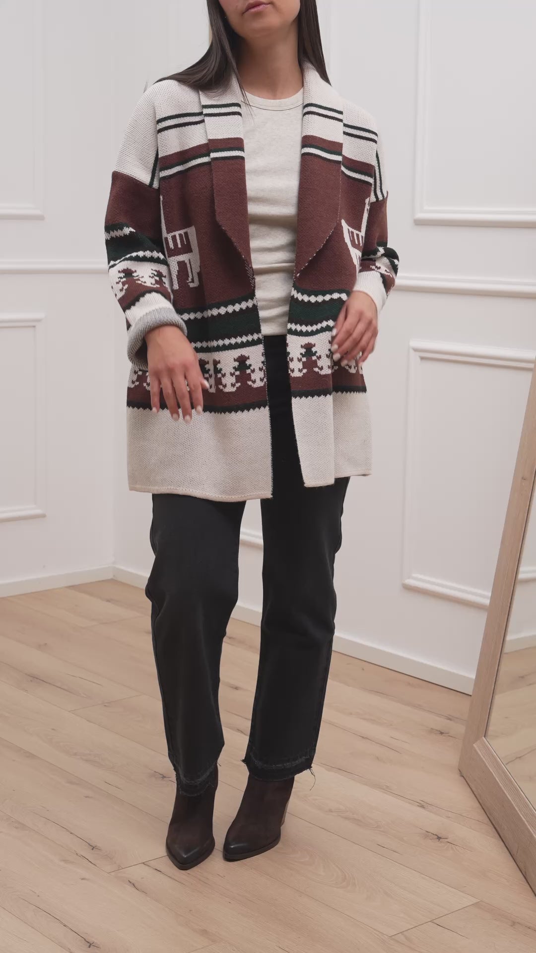 Carica video: Cardigan Montana burro, bosco, gianduia - Vicolo