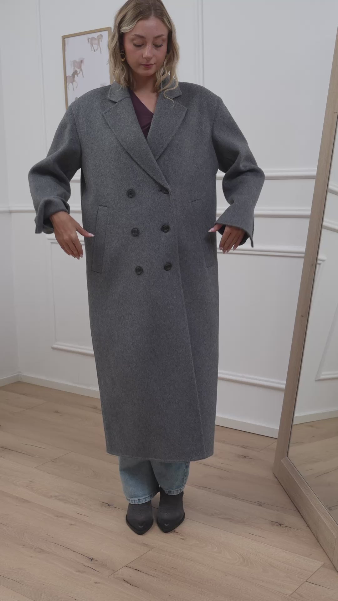 Carica video: Cappotto lungo grigio mélange sei bottoni - Vicolo