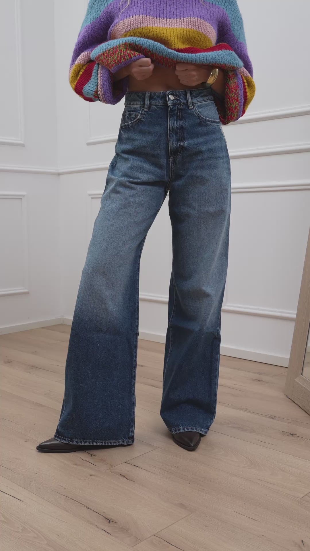 Carica video: Jeans Debby dark blue - Icon Denim