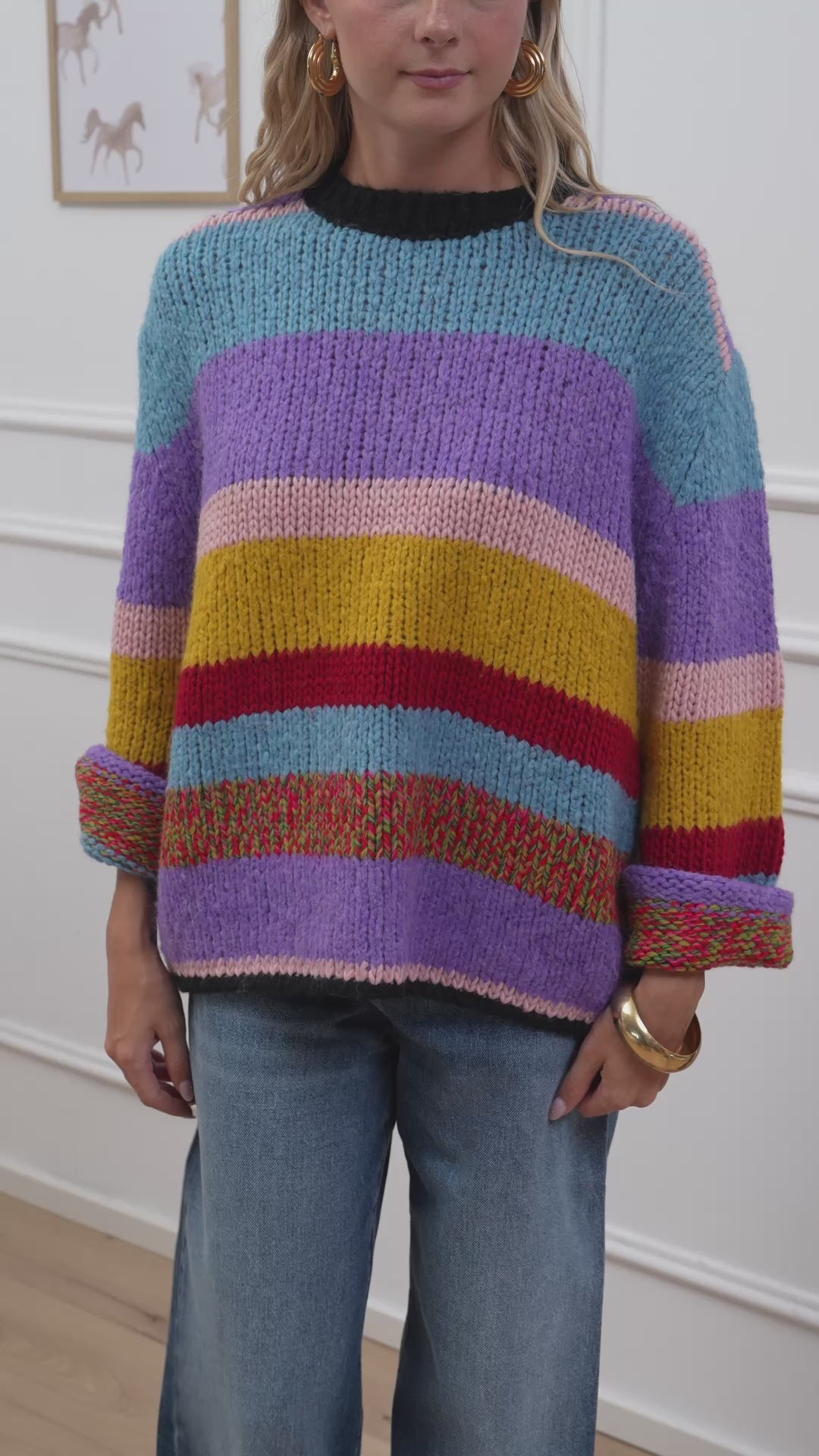 Carica video: Maglione over rigato multicolor - The Loom Archive