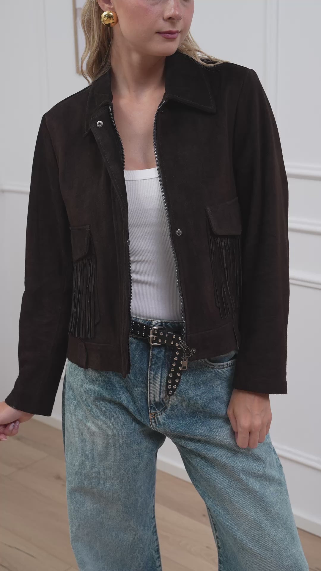 Carica video: Giacca in crosta moro tasche con frange - Vicolo