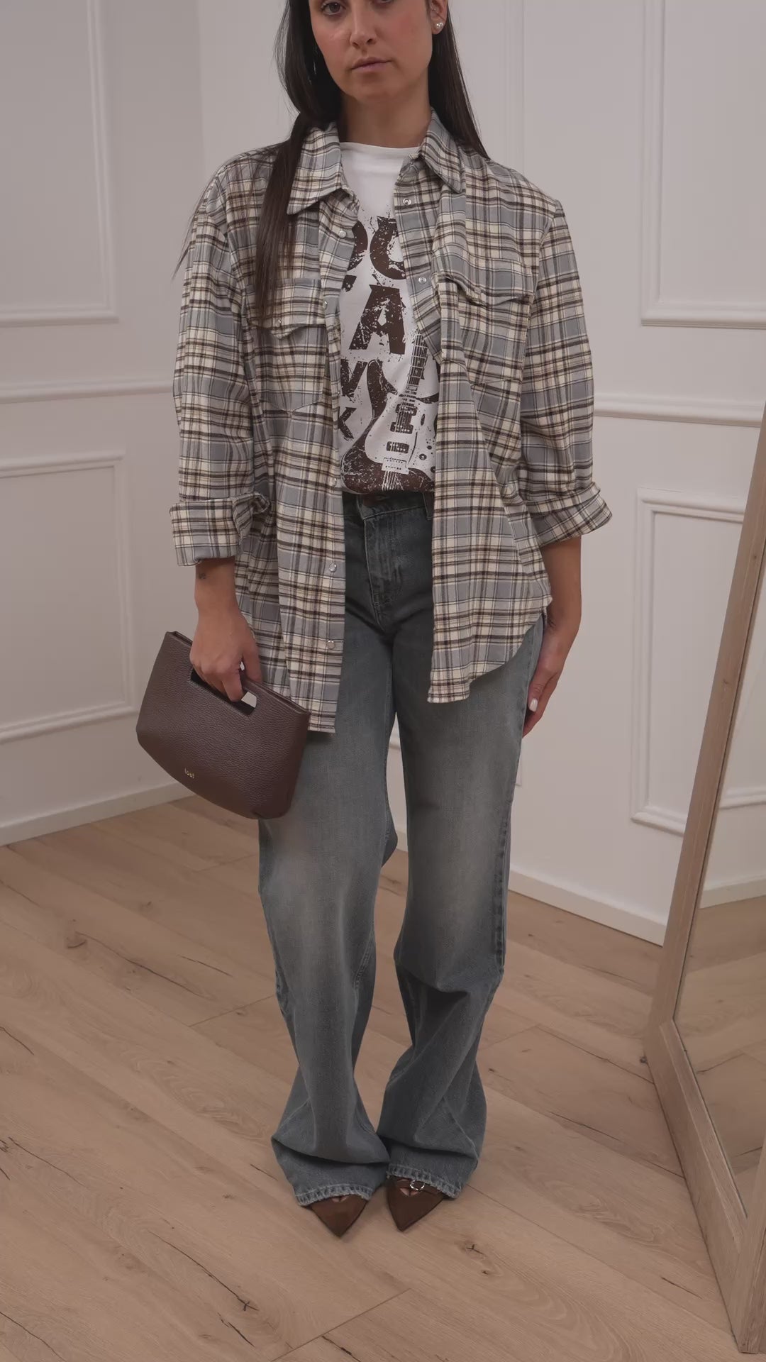 Carica video: Camicia e t shirt in flanella check grigia - Tensione In