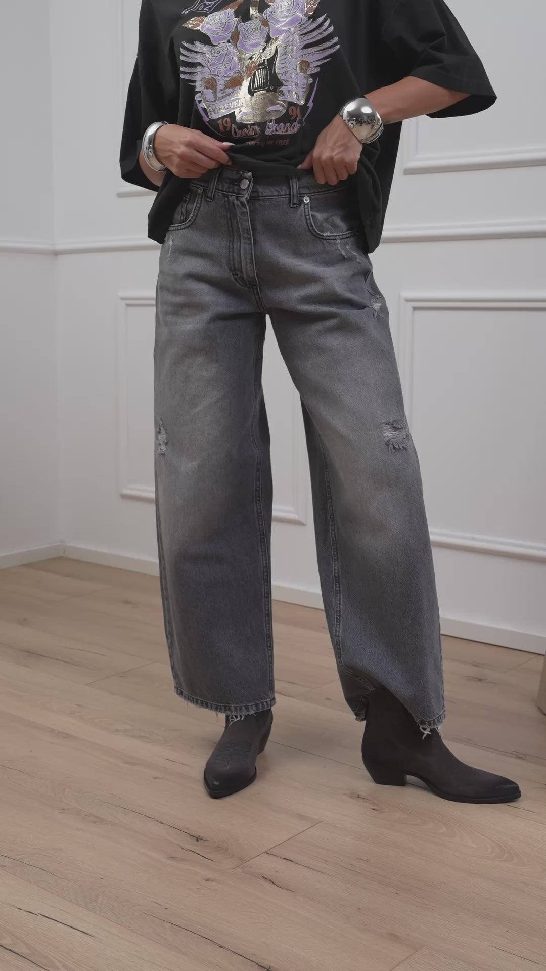 Carica video: Jeans Bella denim grigio - HaveOne