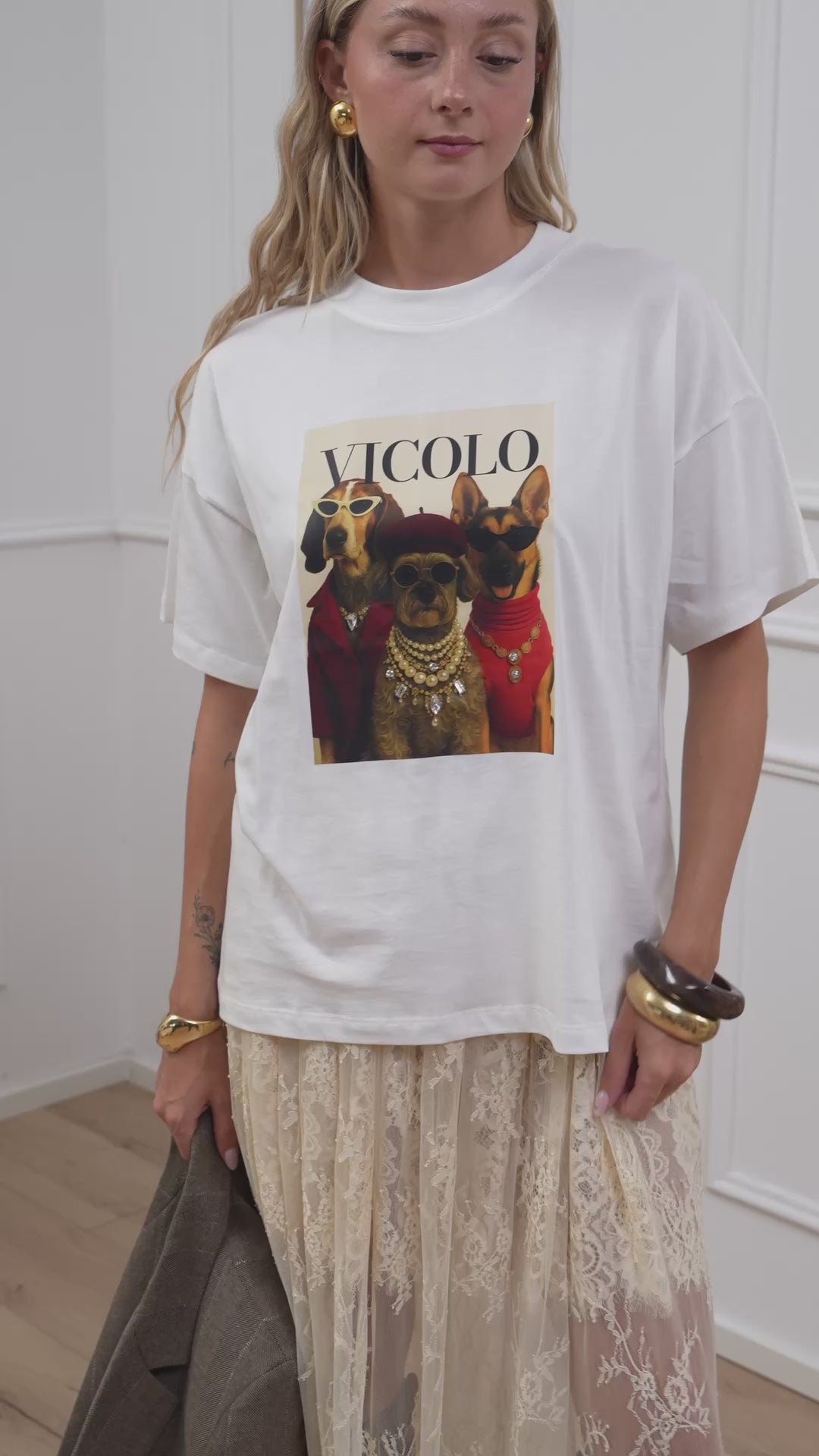Carica video: T shirt stampa Doggy oversize - Vicolo