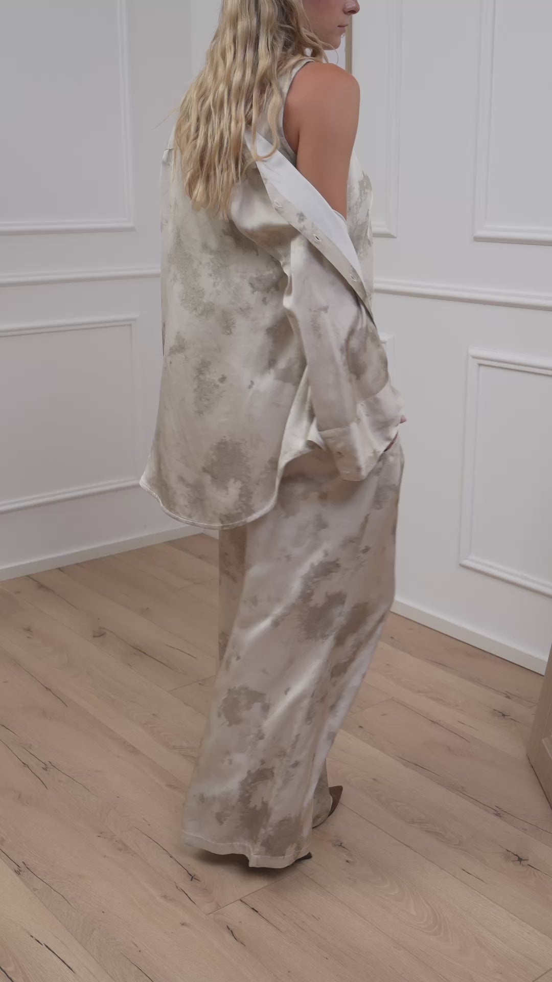 Carica video: Canotta effetto marmo - Vicolo