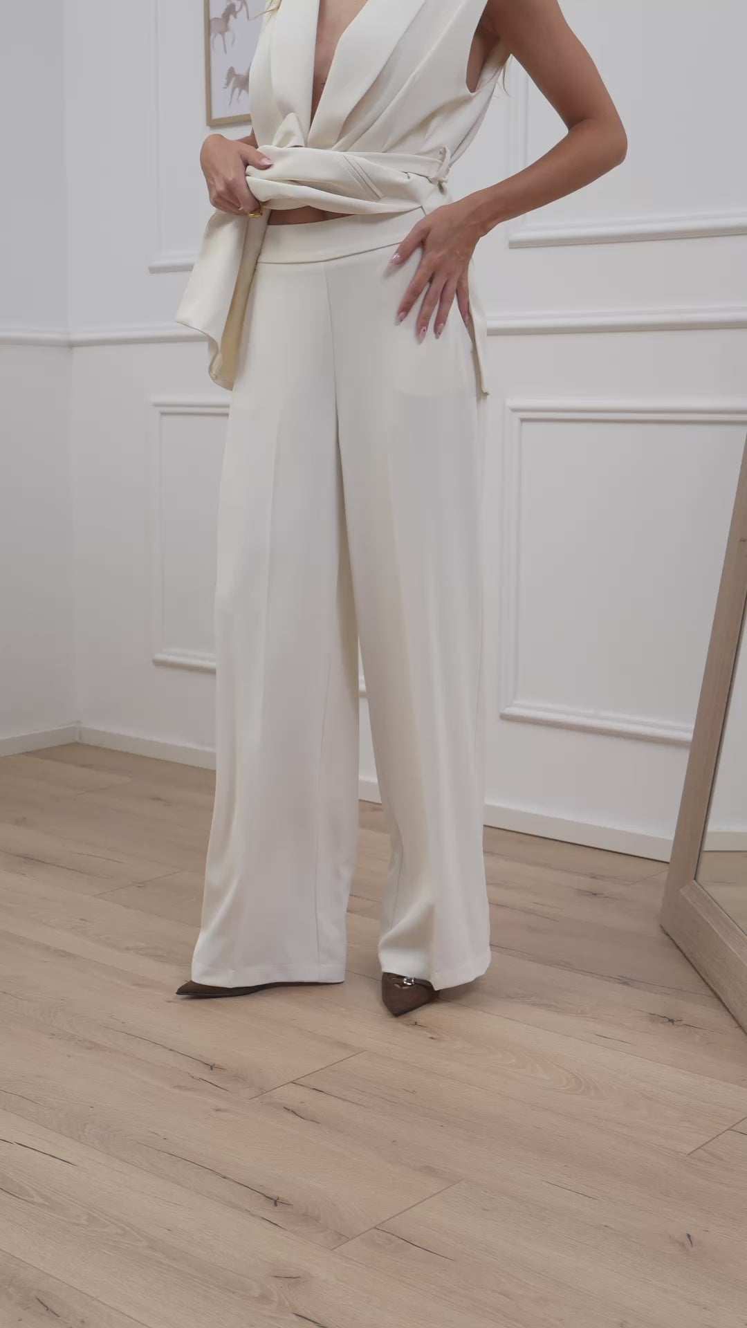 Carica video: Pantaloni Irma burro fluido - Vicolo