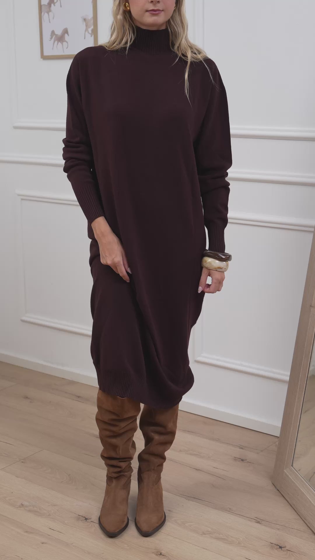 Carica video: Vestito lupetto mogano in viscosa - Kontatto