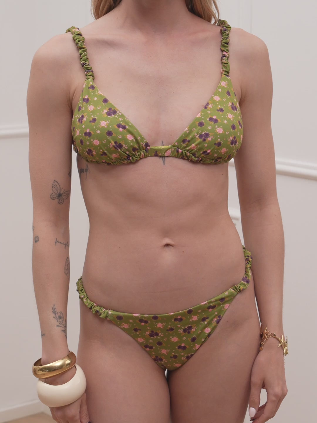 Carica video: Bikini Liberty olio - Me Fui