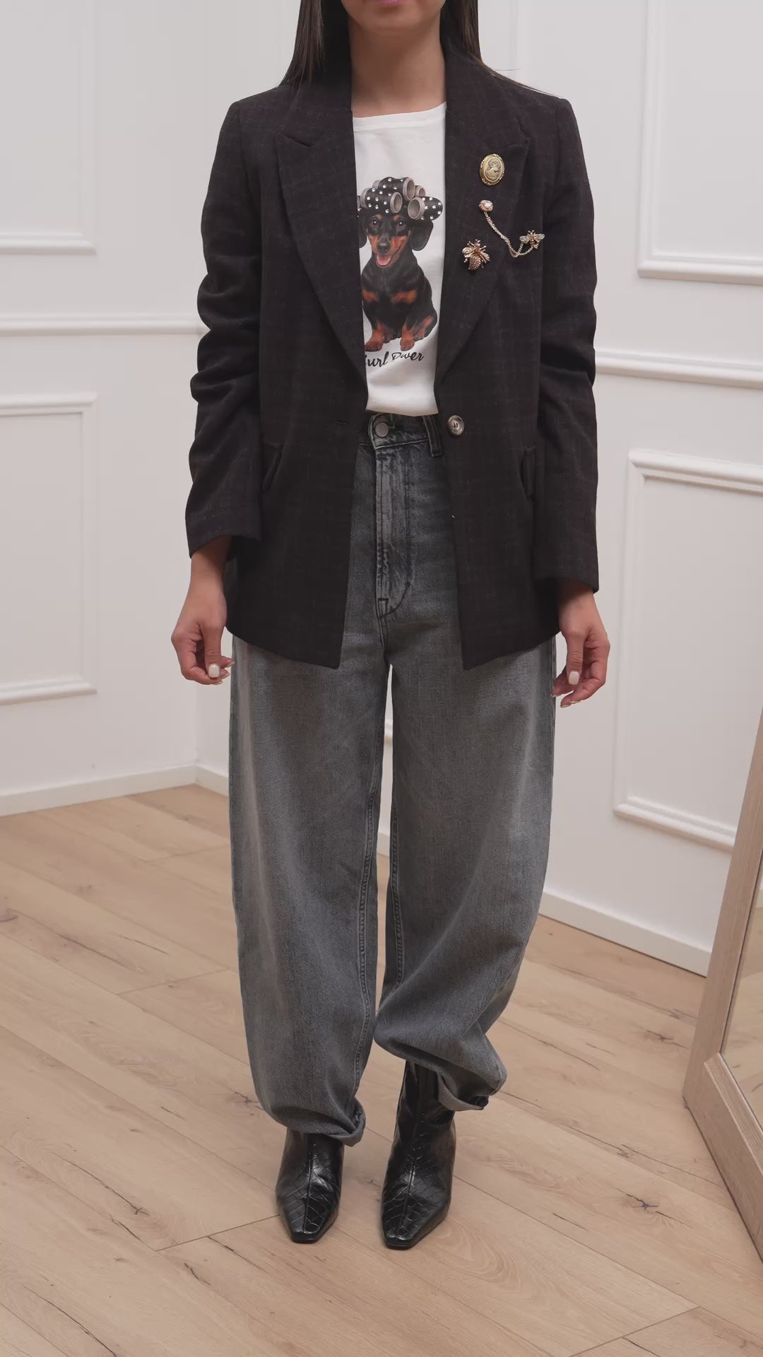 Carica video: Giacca cappotto check vino, nera - Vicolo