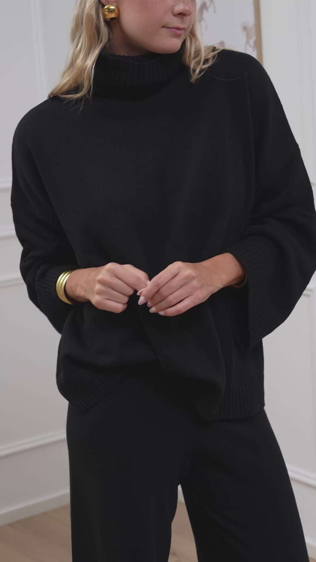 Carica video: Dolcevita basic nero oversize - Kontatto