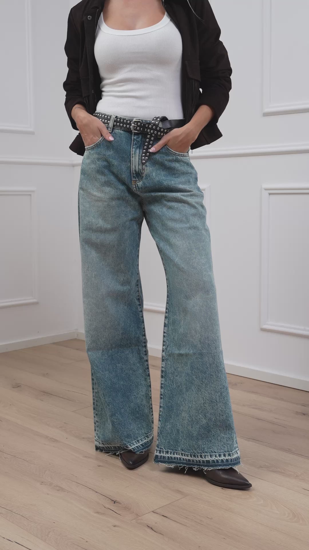 Carica video: Jeans Debby stone - Icon Denim