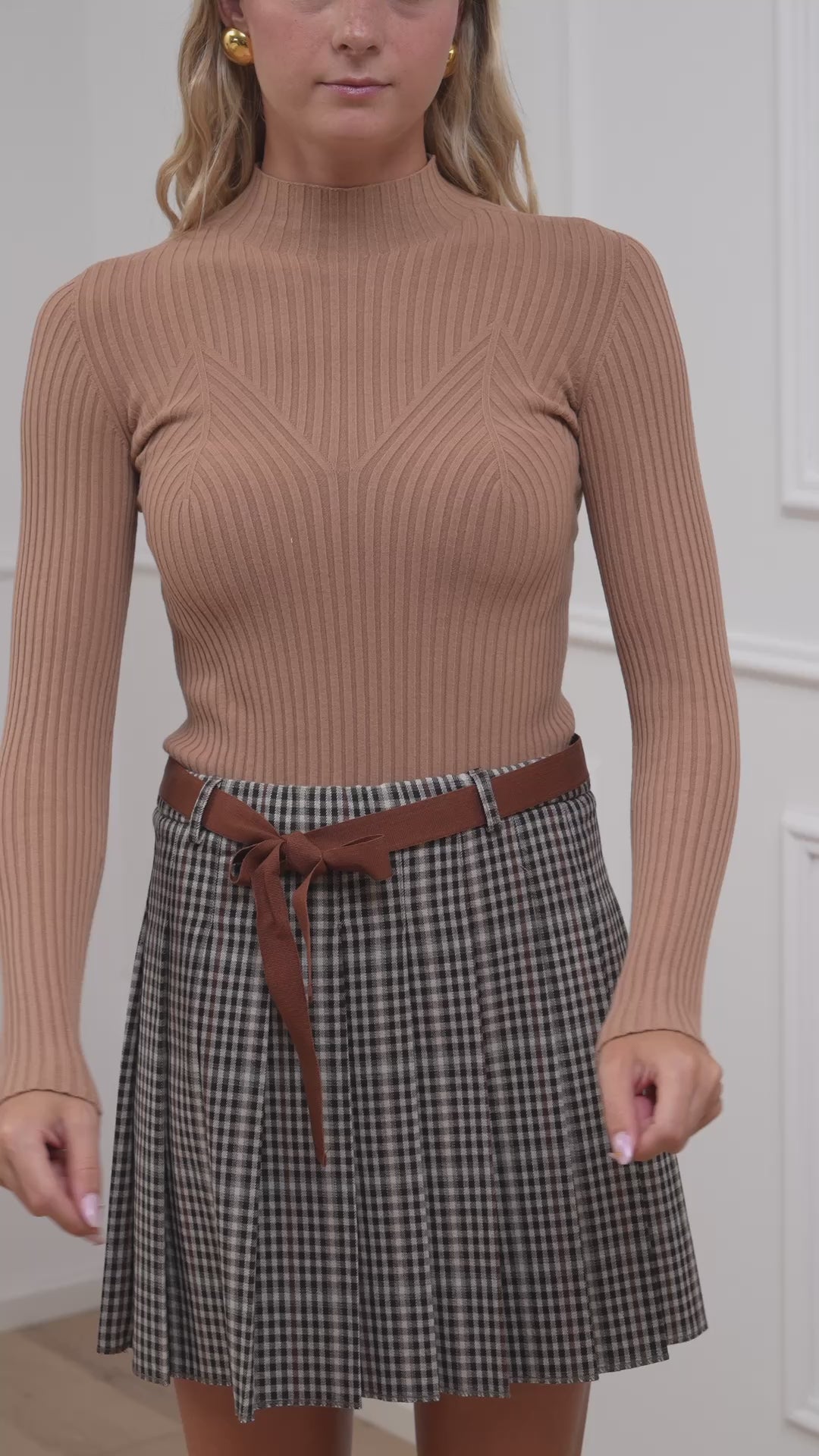 Carica video: Lupetto basic a coste biscotto - Kontatto